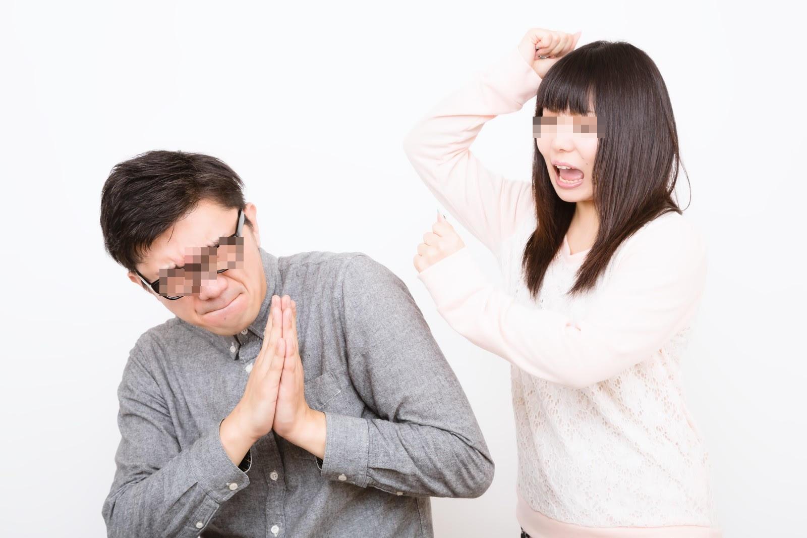中國一名人妻發現老公出軌與一位KTV女員工發生婚外情,竟發紅包匯款送小三多達200多萬,氣炸提告追討。(示意圖,Pakutaso)