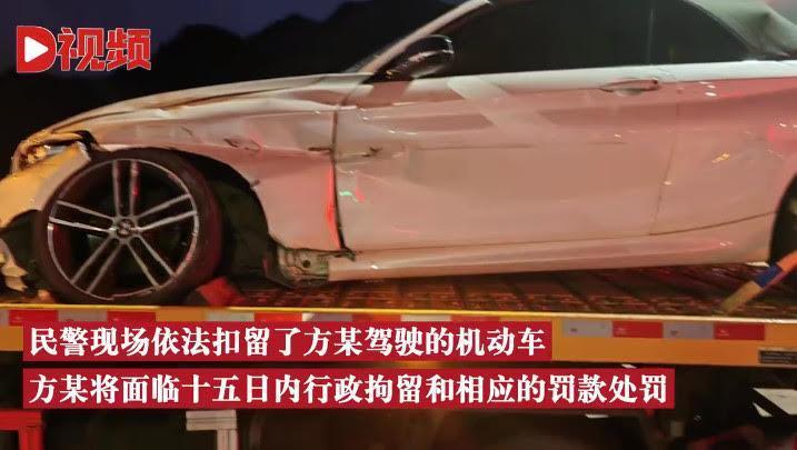 中國浙江方姓女子無照駕駛,因開車技術爛自撞護欄,車子受損嚴重被扣留。(翻攝微博@西部決策)