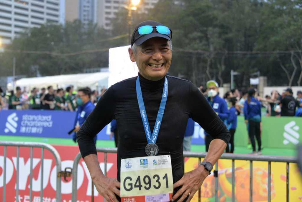 周潤發今參加香港渣打馬拉松10公里項目。（翻攝微博）