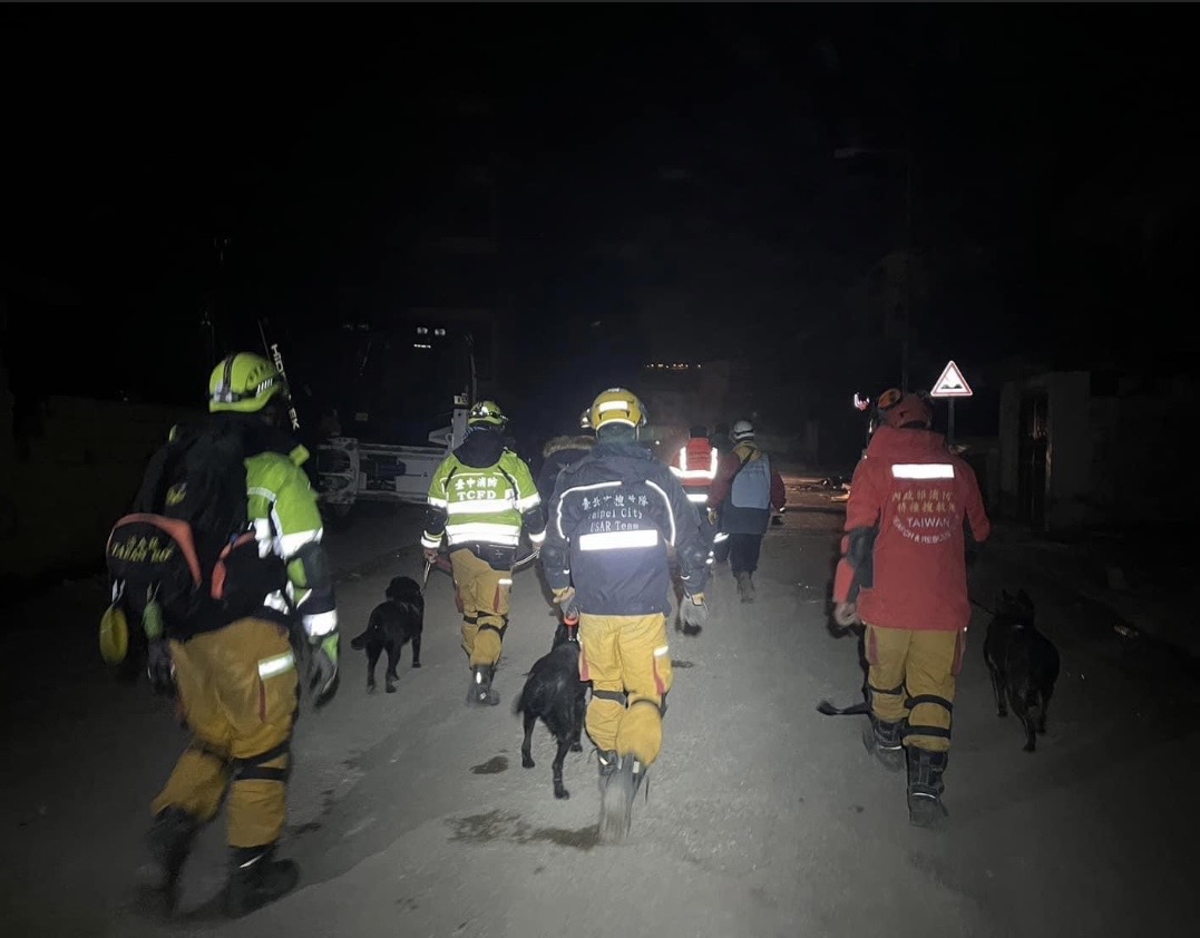 台灣汪汪隊的英雄背景。（翻攝Ｔｙｆｄ－Ｋ9桃園搜救犬隊畫面）