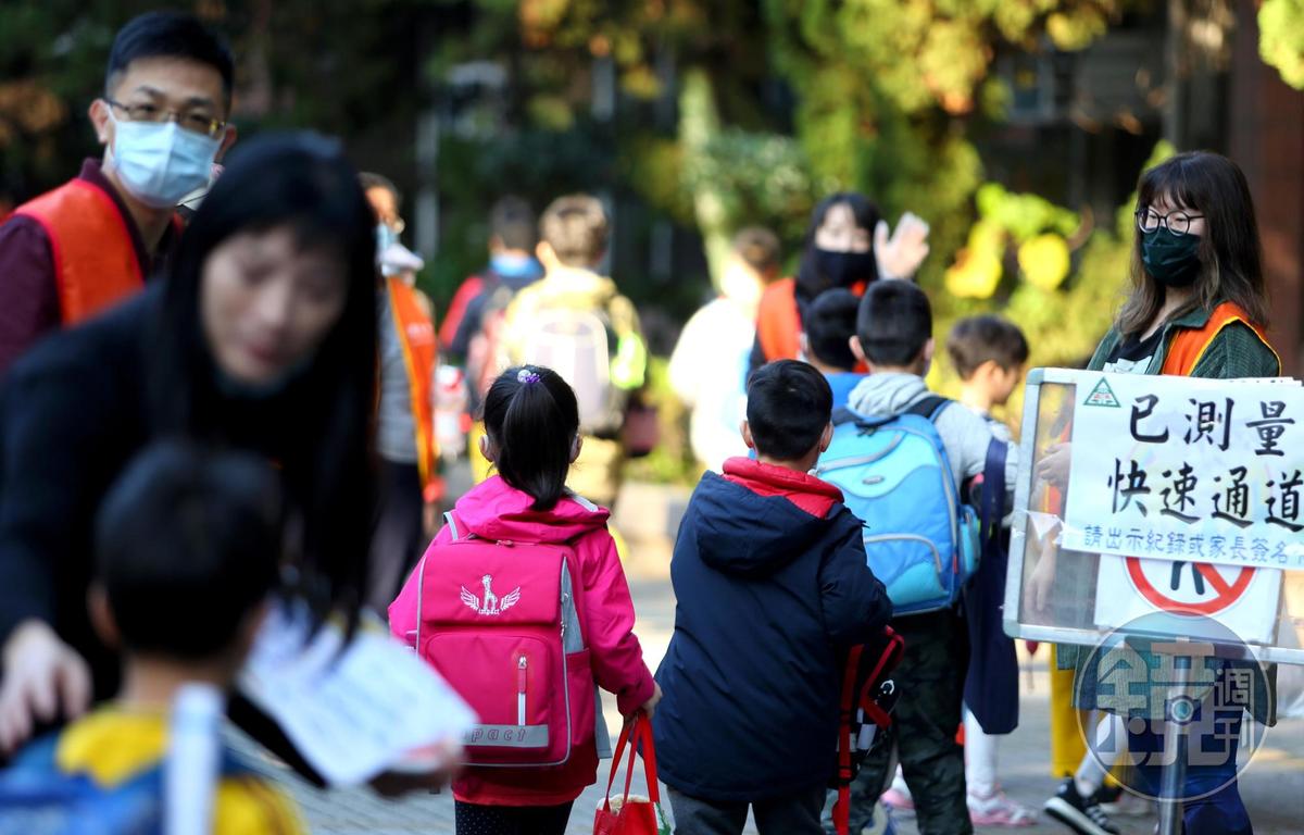 寒假結束，明天就是開學日，學生們準備收心。（本刊資料照）