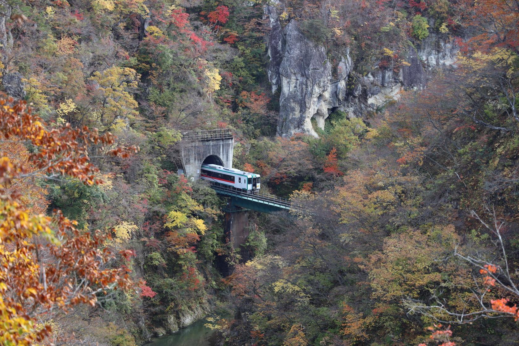 宮城縣「鳴子峽」亦是東北著名景點。(星宇航空提供)