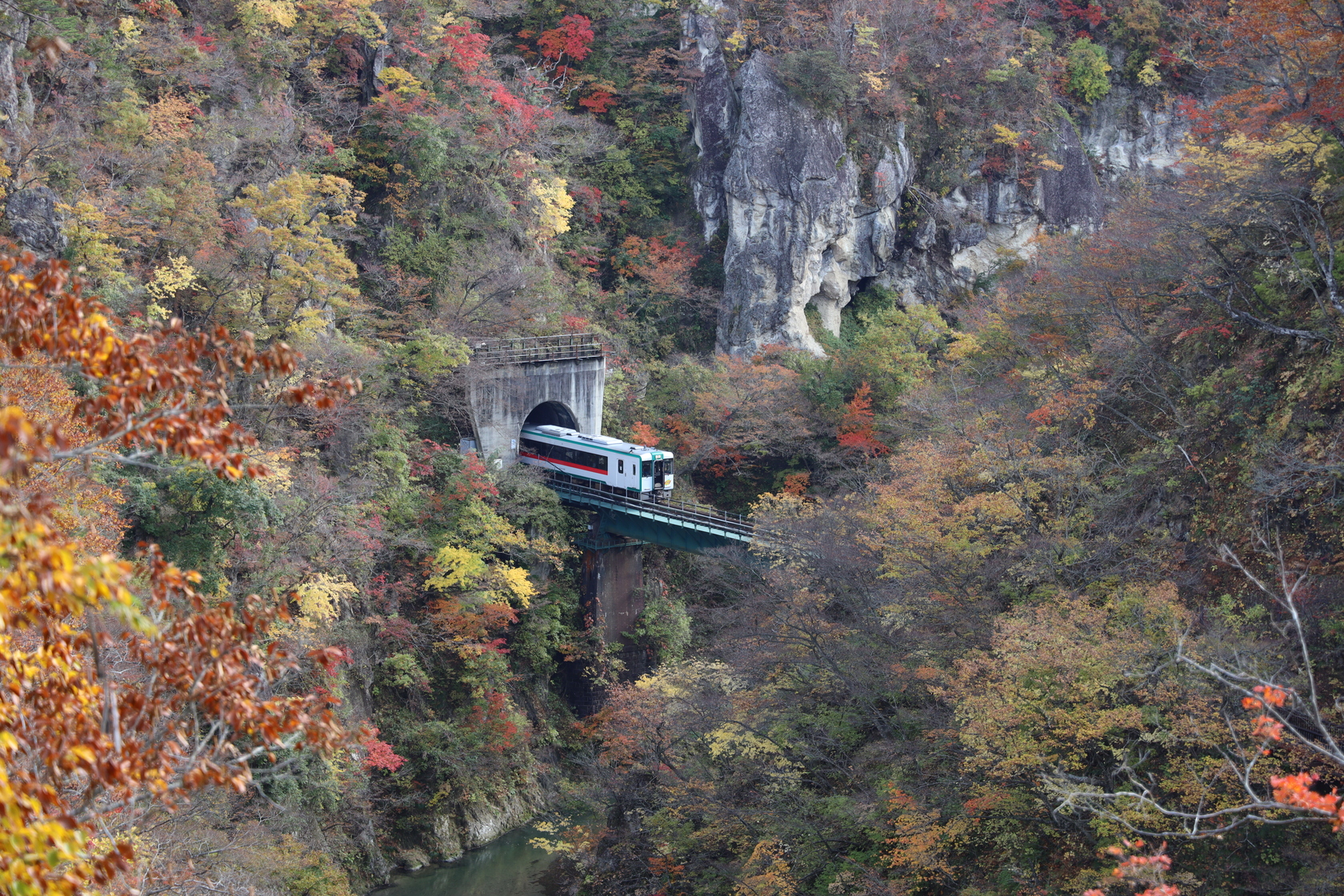 宮城縣「鳴子峽」亦是東北著名景點。（星宇航空提供）