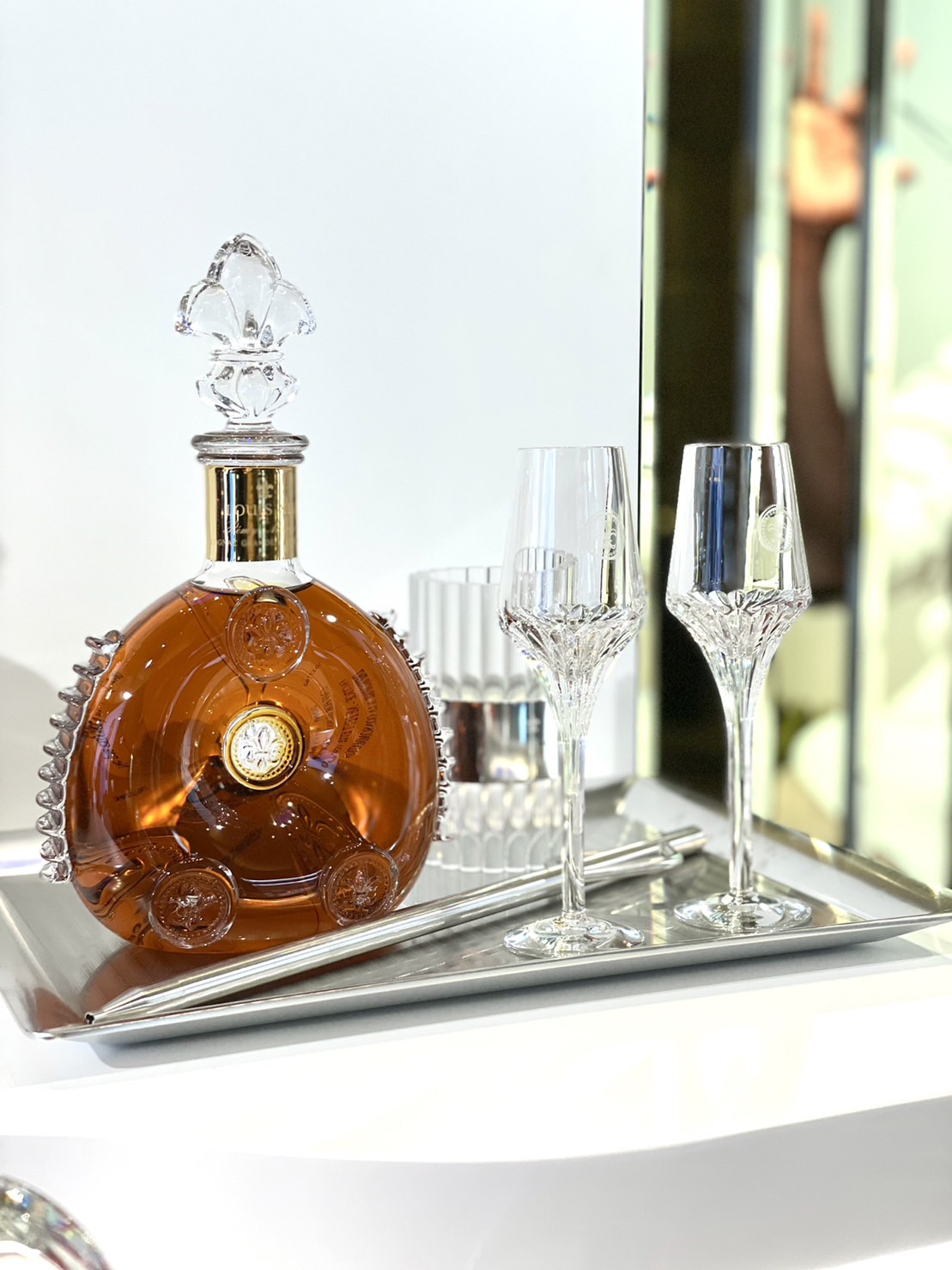 凝聚歷代釀酒大師技藝的「路易十三」（LOUIS XIII），擁有「可以喝的香水」美譽。