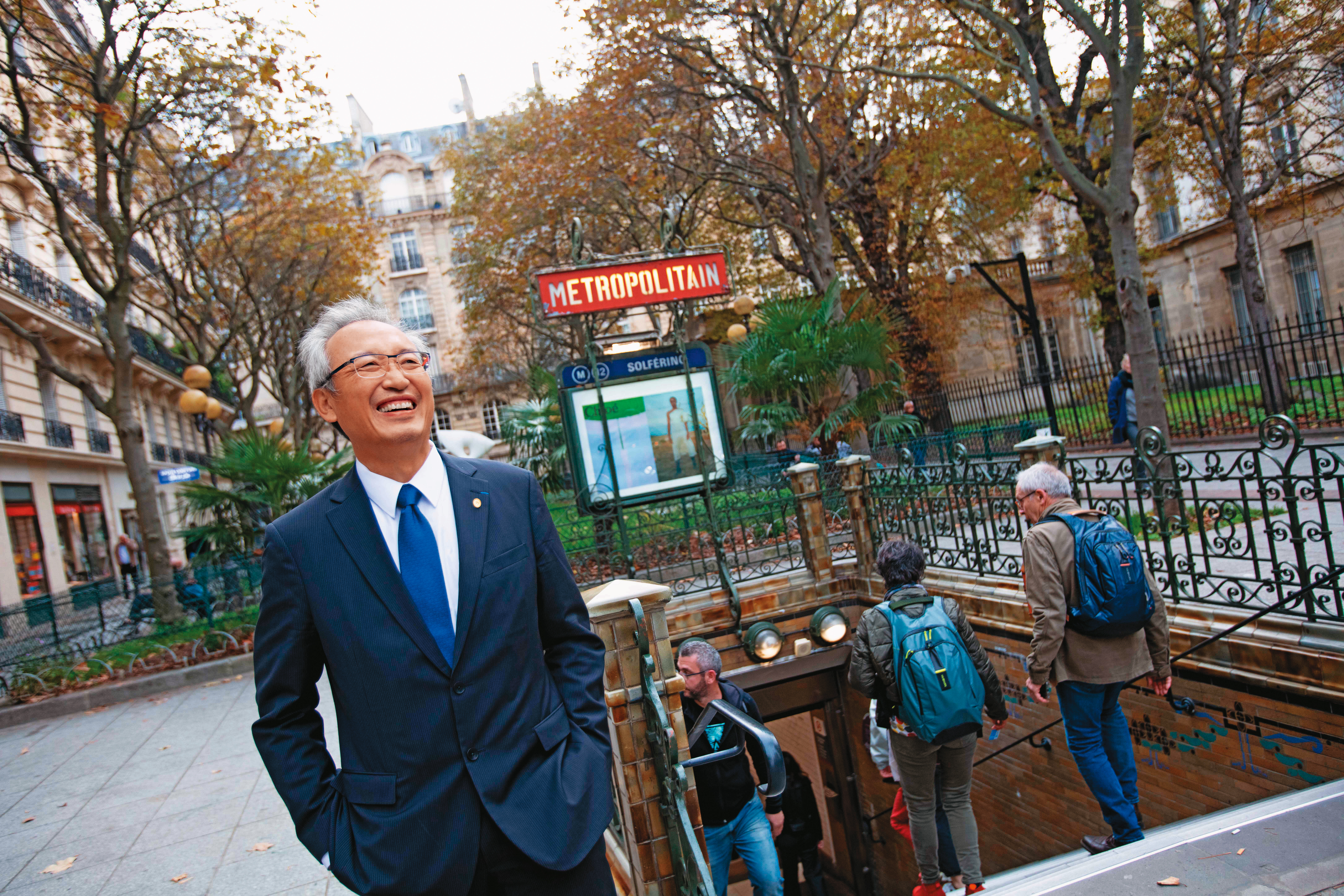 吳志中習慣走路上班，對他來說，走路散步是最能沉澱心情、同時欣賞巴黎的方式。