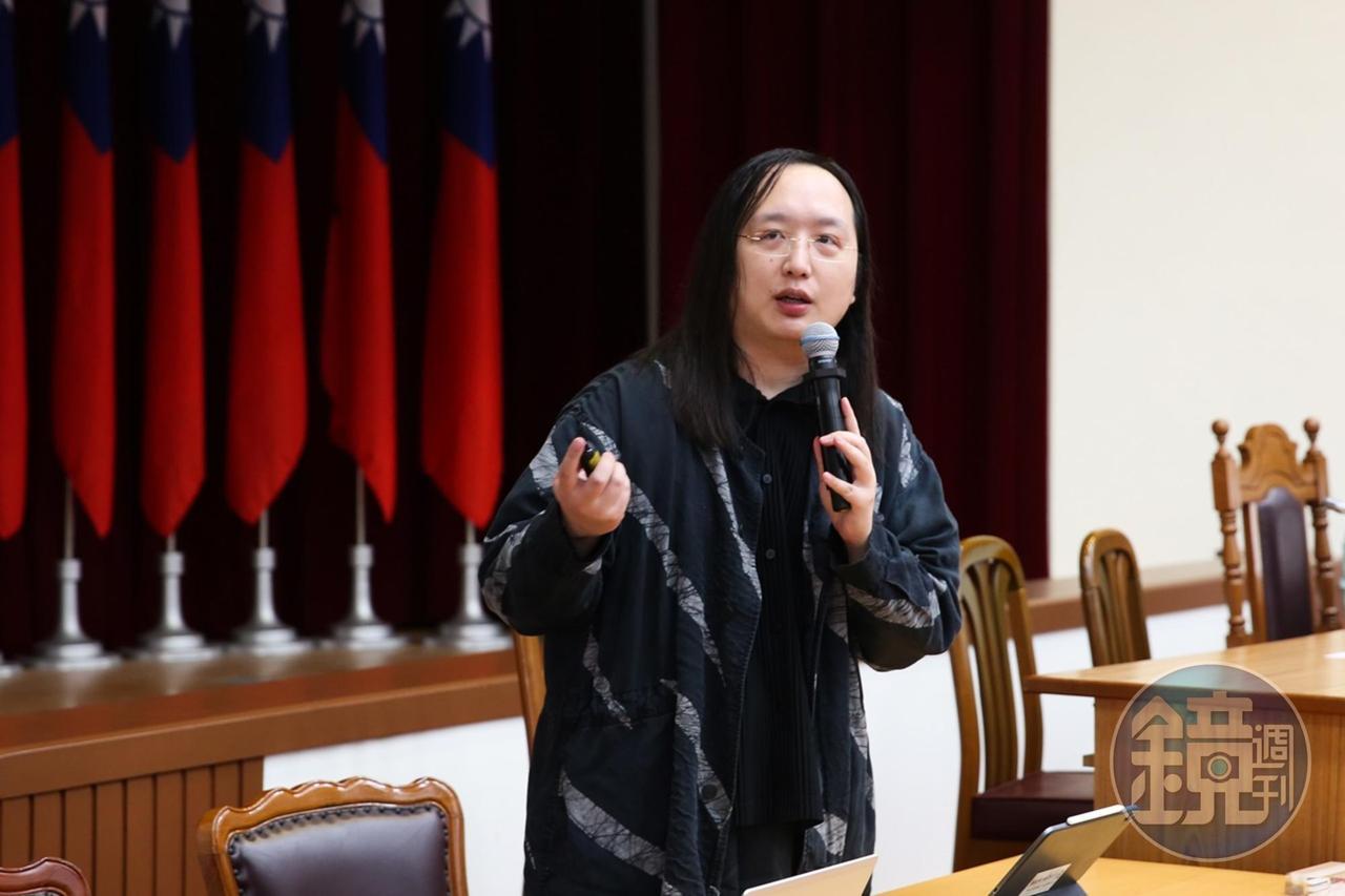 數位發展部長唐鳳被問及「Lin bay 好 油」遭威脅一事，表示當事人已報案，數位部可以技術資源協助。