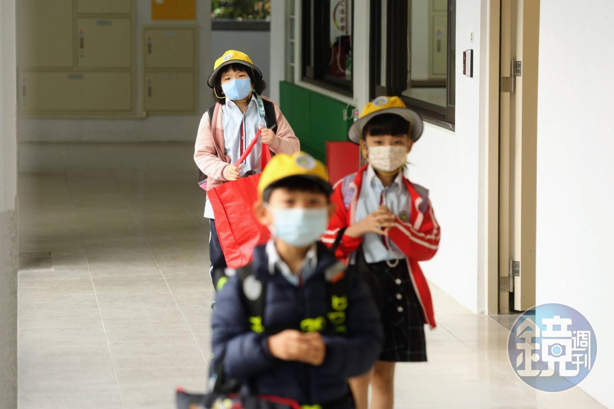 今天全台開學,教養專家在臉書表示「反對」補課,吸引2.2萬人按讚朝聖。