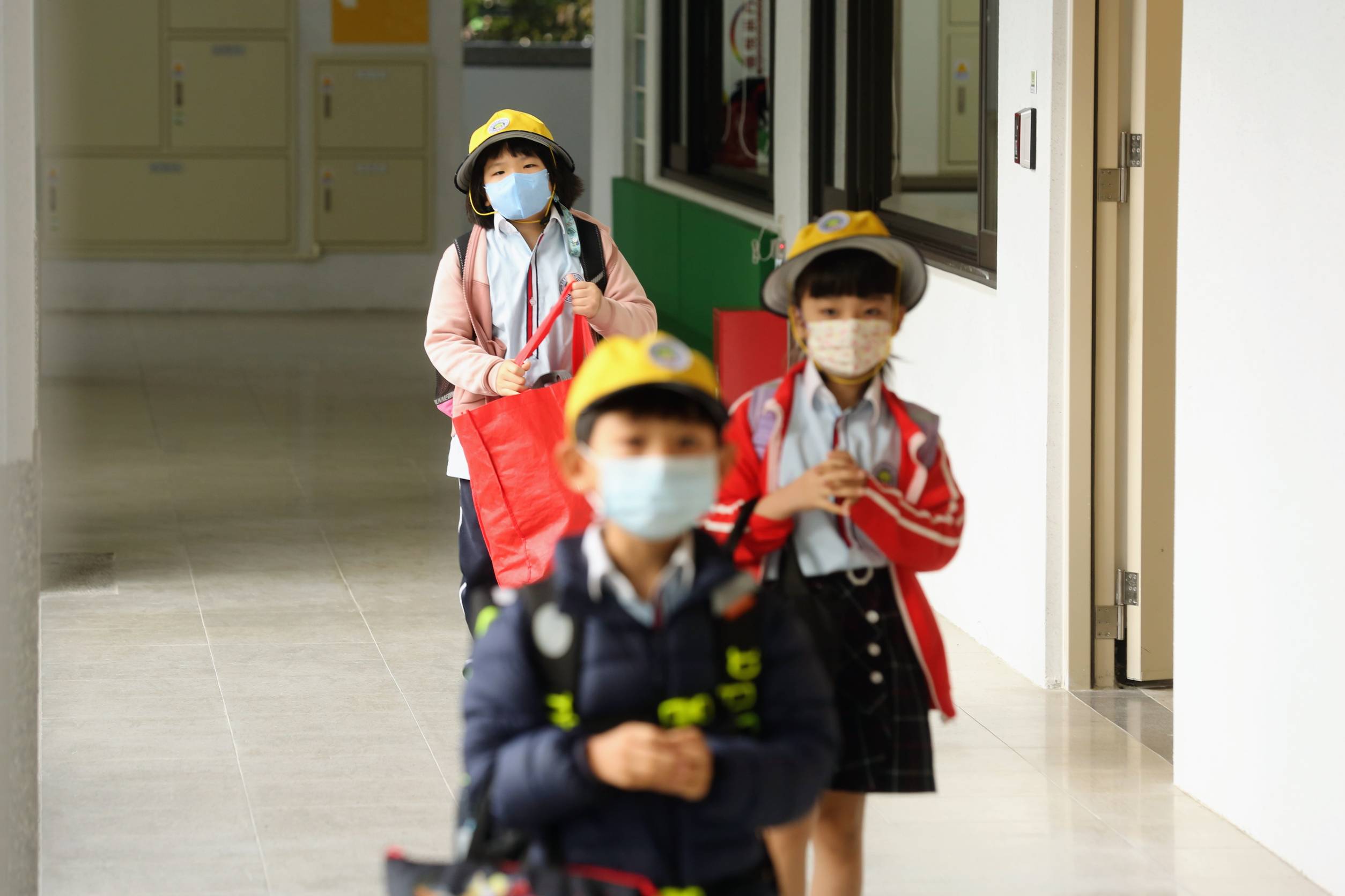 今天全台開學，教養專家在臉書表示「反對」補課，吸引2.2萬人按讚朝聖。