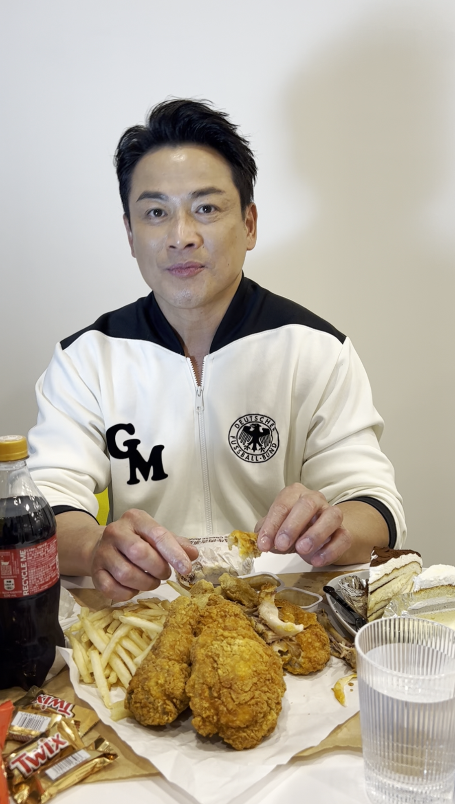 江宏恩日前開直播回應爆料公社。（IVENOR提供）