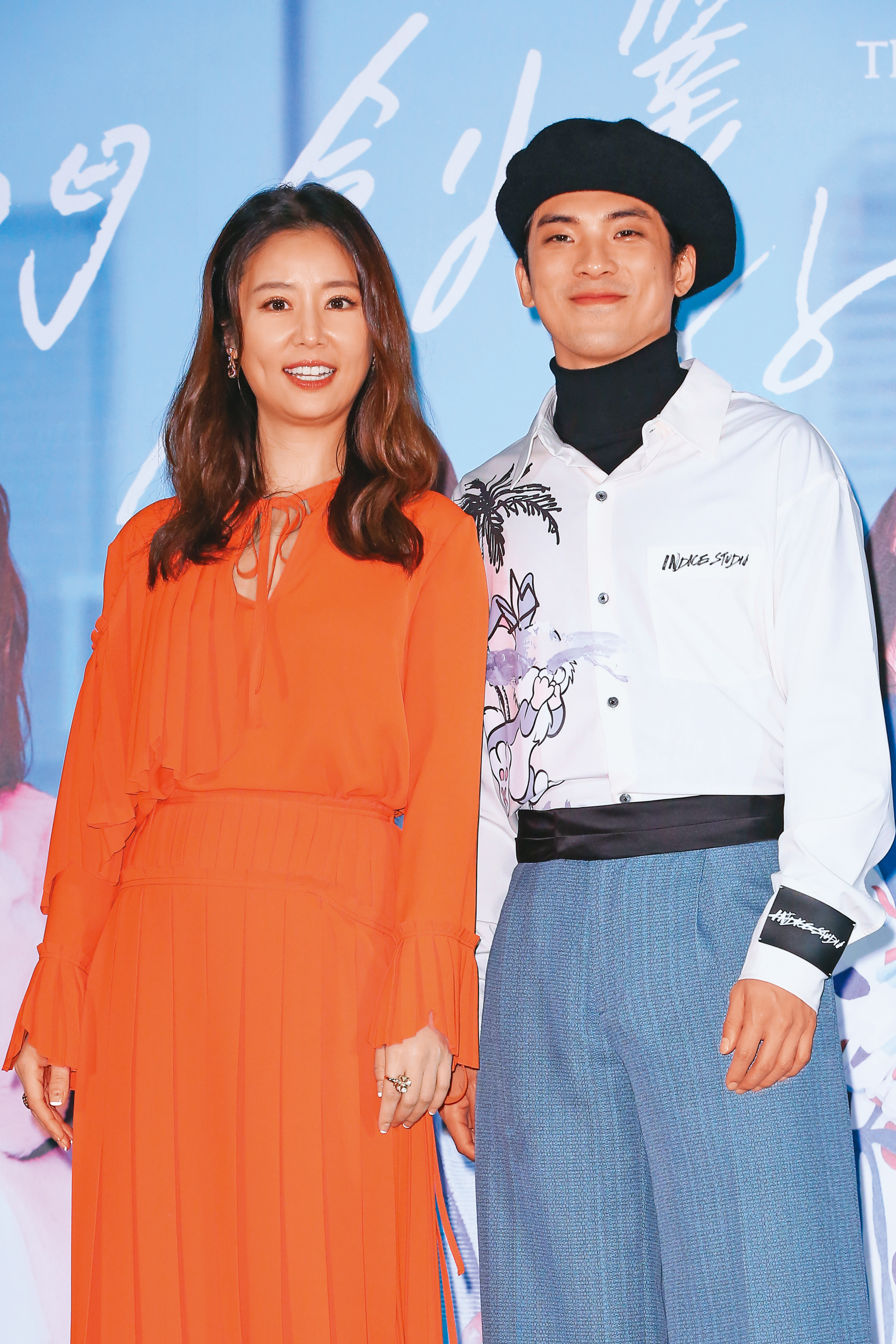 近2、3年林哲熹（右）密集接戲，2021年他與林心如（左）在劇集《她們創業的那些鳥事》大談姐弟戀。