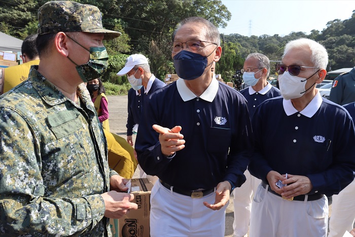 國軍2月13日起至15日止，預計每天可幫忙運送逾2千箱各類物資。（慈濟基金會提供）