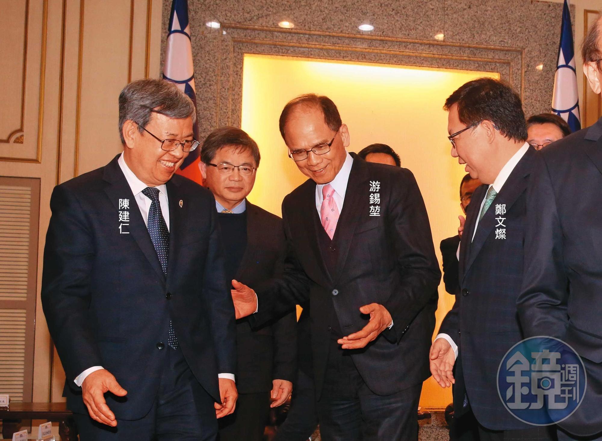 立法院17日開議後,執政團隊馬上將面臨「全民共享特別條例」草案的審查挑戰。圖為陳建仁、鄭文燦上任後拜會立院畫面。