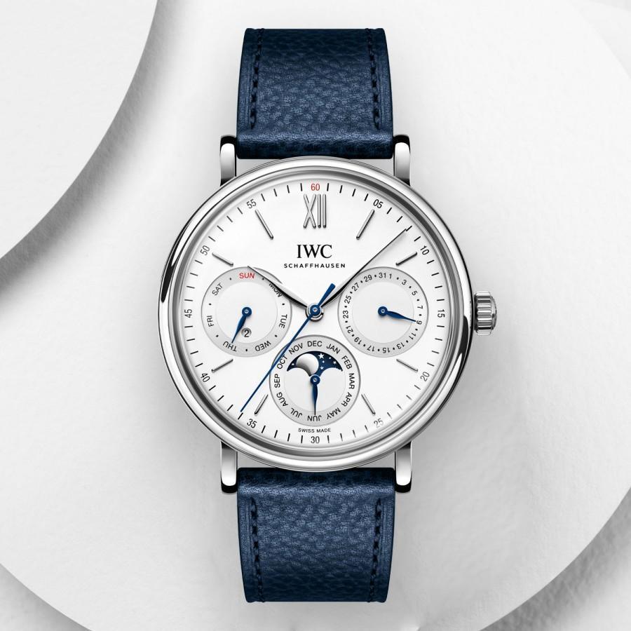 IWC於去年底發表錶徑40mm的Portofino萬年曆，萬年曆顯示採用下三眼的經典配置。定價約NT$746,000。