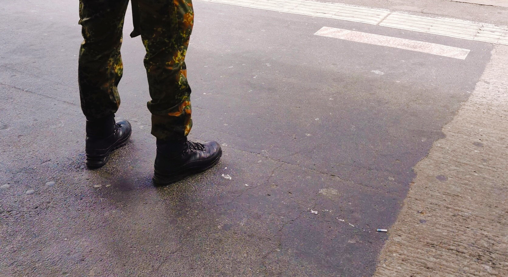 新加坡一名男子，在28年前逃兵到英國，近日回國後仍遭判刑6年半。（示意圖非當事人，photoAC）