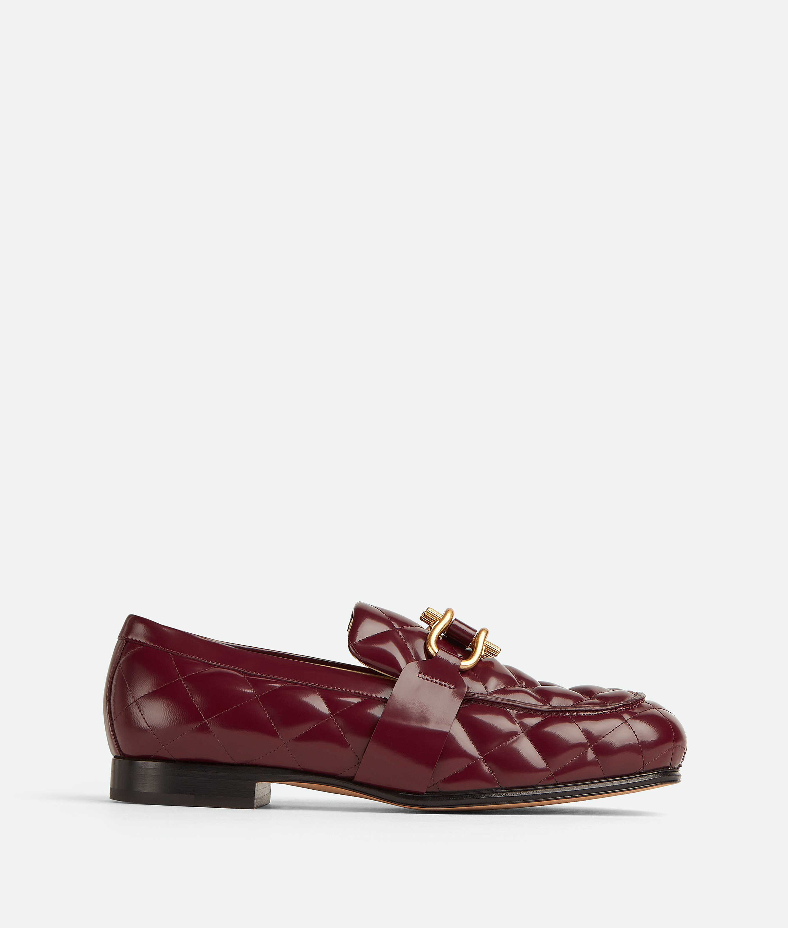 Monsieur酒紅色格紋紋路皮鞋。NT$49,900（BOTTEGA VENETA提供）