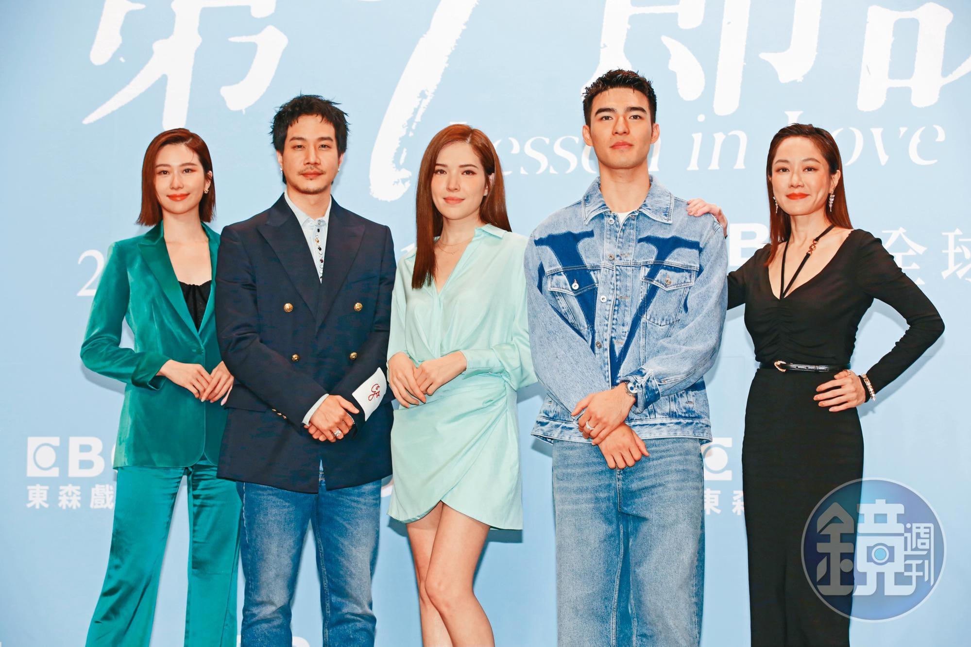 為了宣傳演出的《第9節課》,張景嵐(左一)自曝初戀男友就是她當時的數學家教老師,有符合該戲師生戀的元素。右起為尹馨、陳昊森、許瑋甯、薛仕凌。