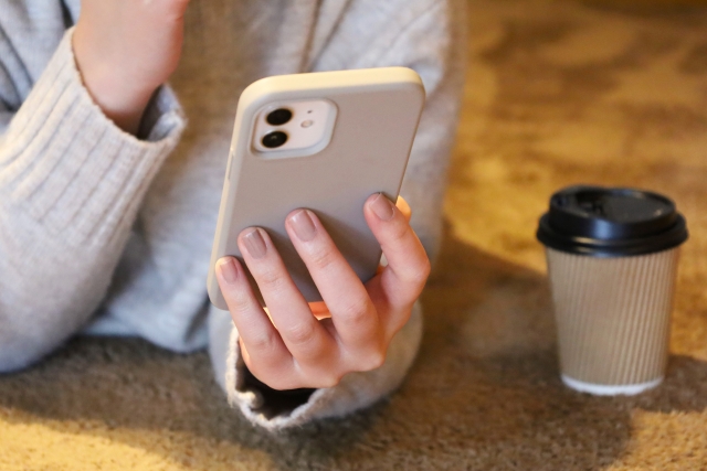 情人節單身狗在家覺得好冷?台電分享4個小撇步輕鬆省電又抗冷。(示意圖,photoAC)