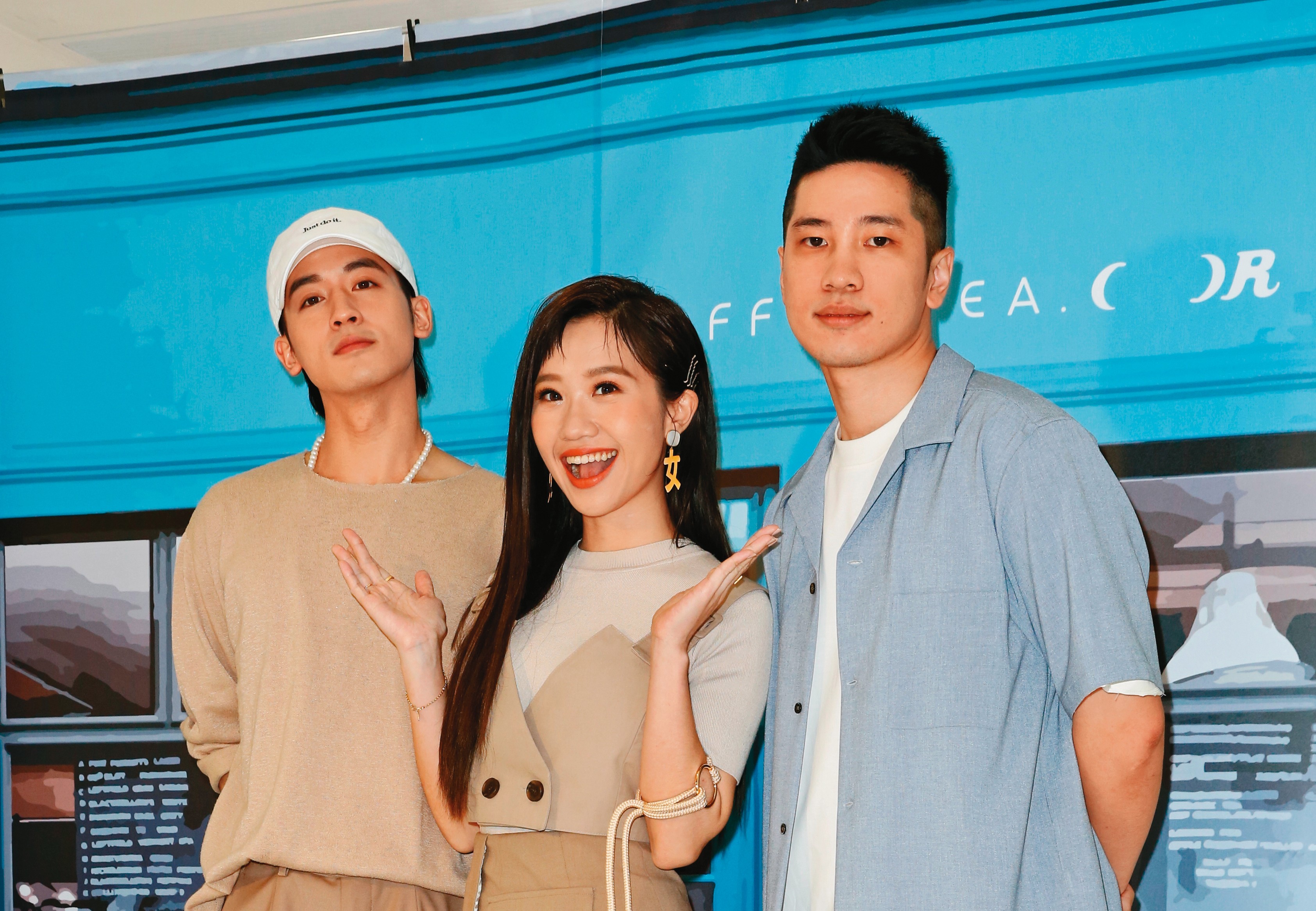 陳銳（右）雖然近來的聲量較小，但偶爾會在一些演藝圈的場合看到他，比如為了自己與Lulu（中）、小樂（左）的手搖飲店站台。