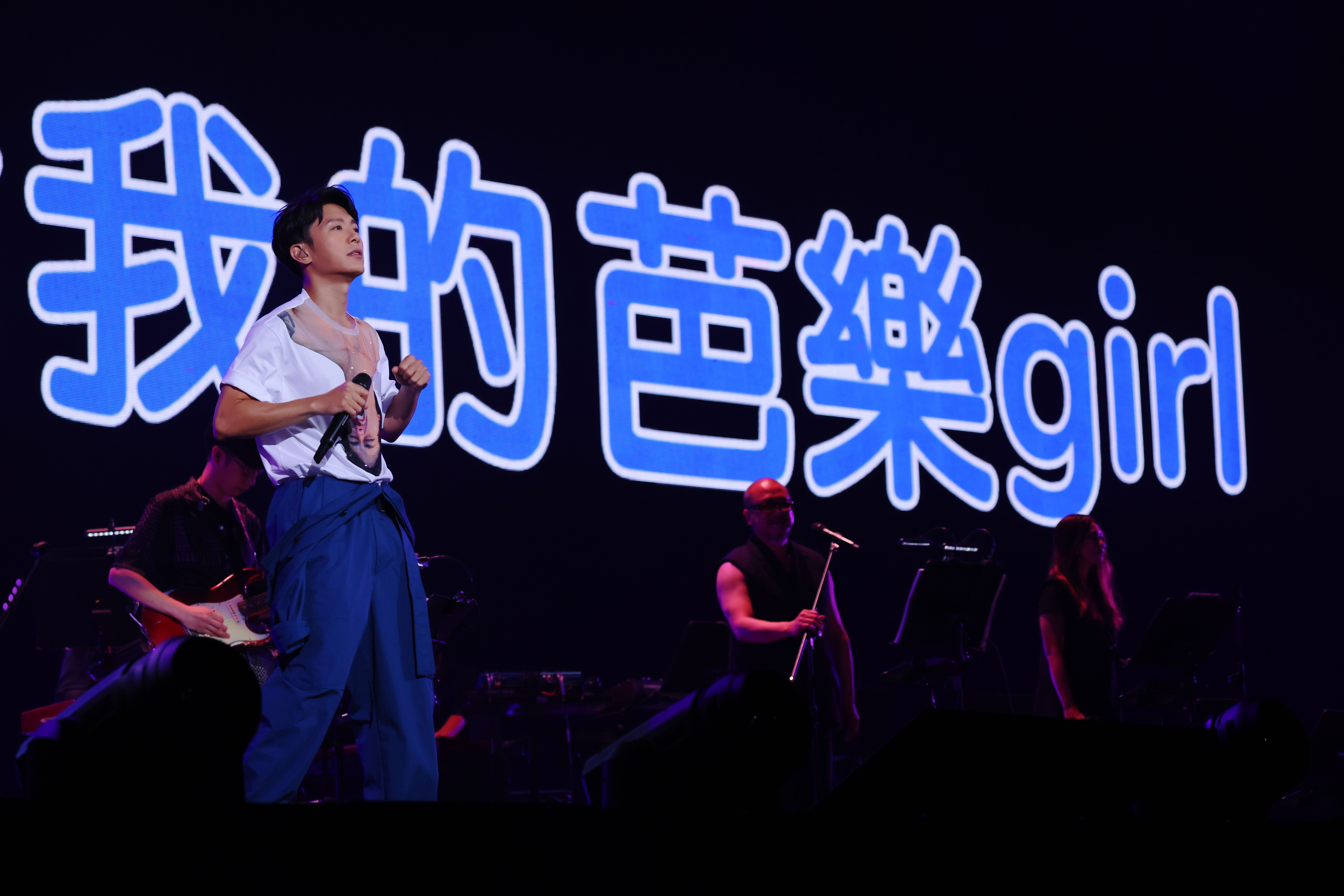 去年小巨蛋演唱會驚喜演唱〈芭樂歌〉粉絲敲碗不斷,超展開情歌將陪粉絲共度情人節。(The Orchard提供)