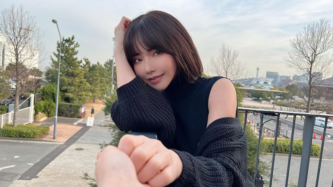 深田詠美酒後在推特發文稱「男人約會就應該要買單」等言論，遭到日本網友炎上。（翻攝自深田詠美IG）