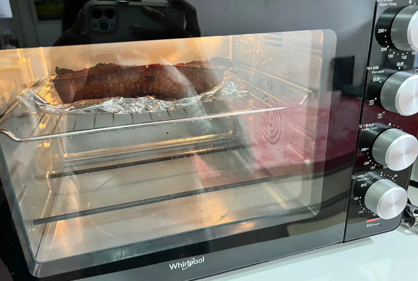 有網友在好市多剛買烤箱沒多久，該款烤箱就特價，有內行人建議直接去櫃檯退差價。（翻攝臉書社團《Costco好市多 商品經驗老實說》）