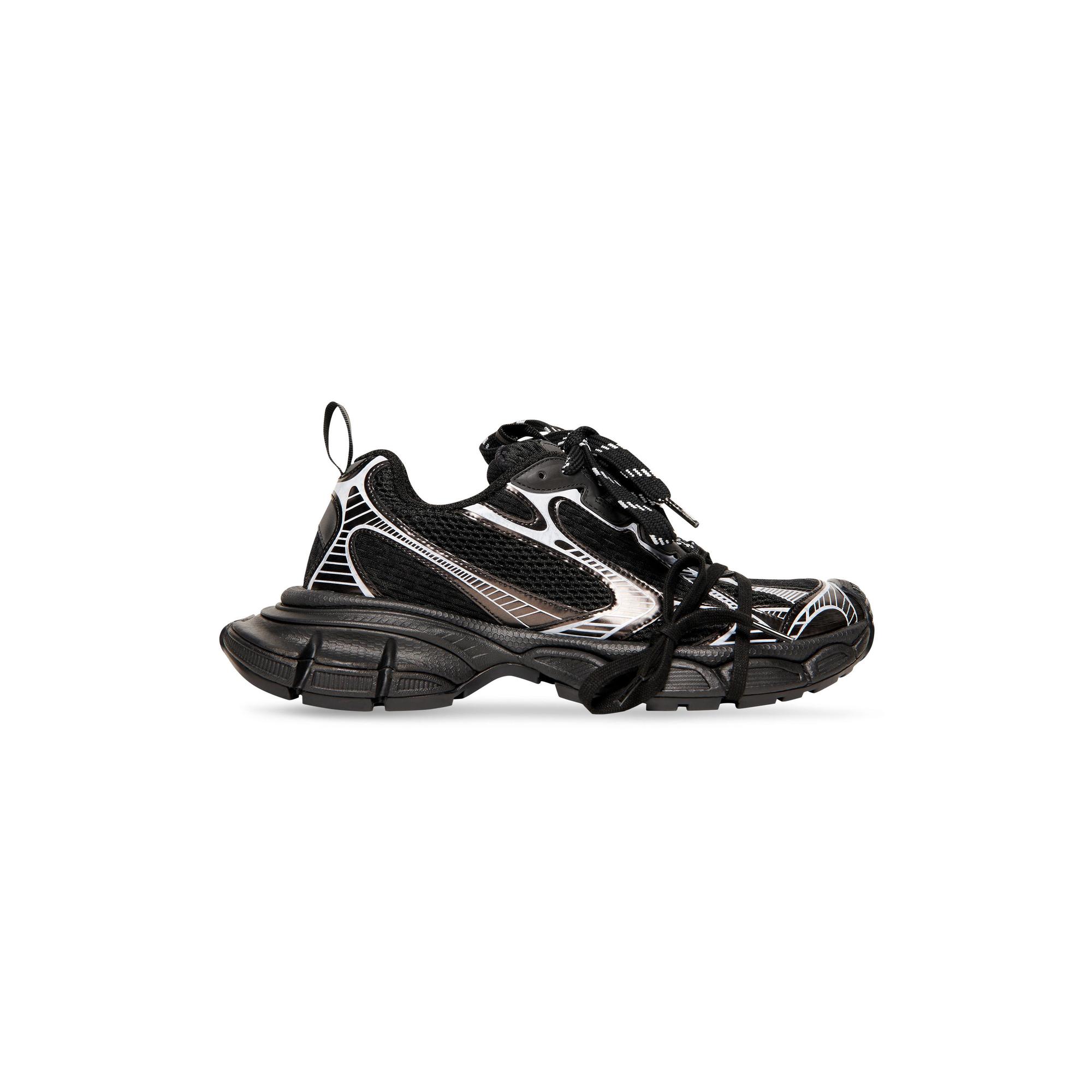 黑色3XL運動鞋。NT$34,650(BALENCIAGA提供)