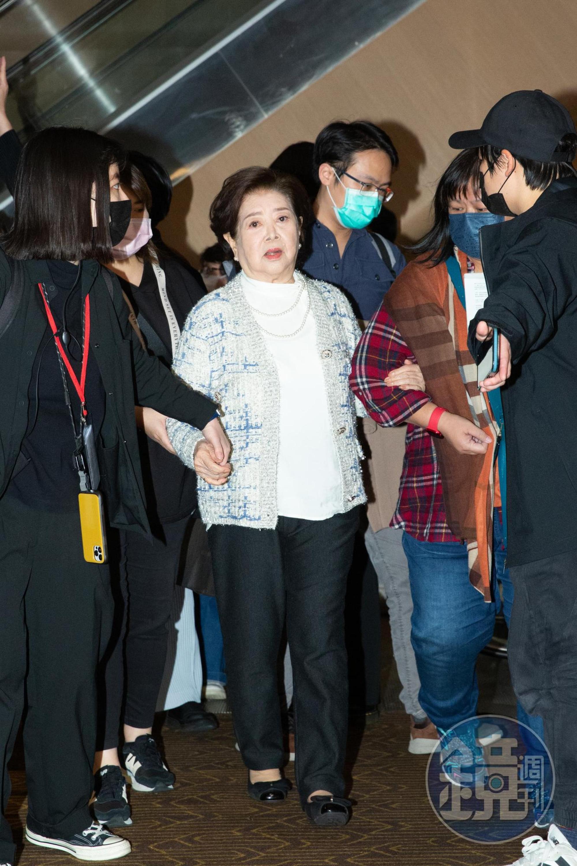 陳淑芳當年在片中扮演陳松勇的大老婆，今晚也現身首映。
