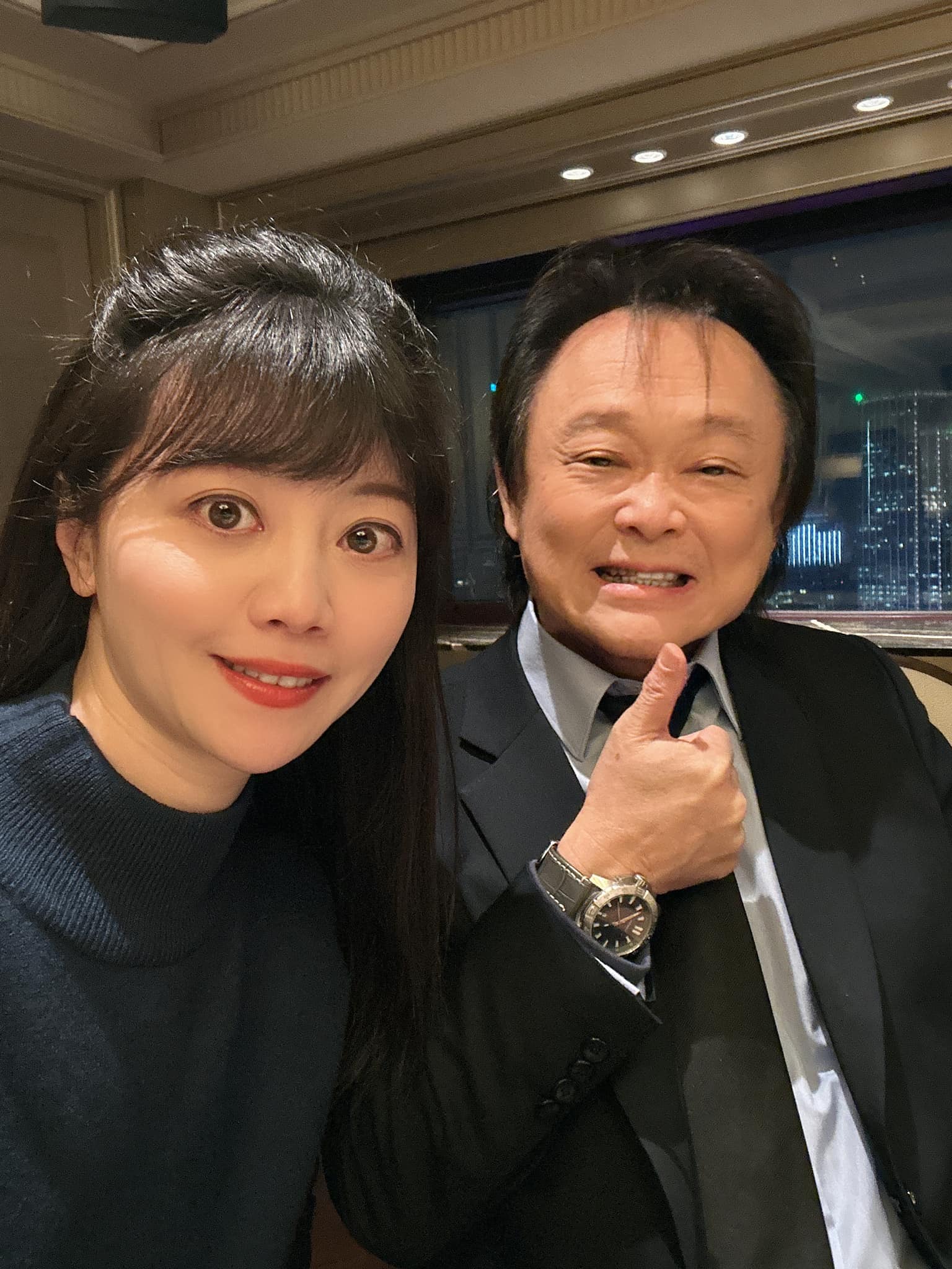高嘉瑜表示自己在情人節這天有約,接著貼出和王世堅的合照。(翻攝高嘉瑜臉書)