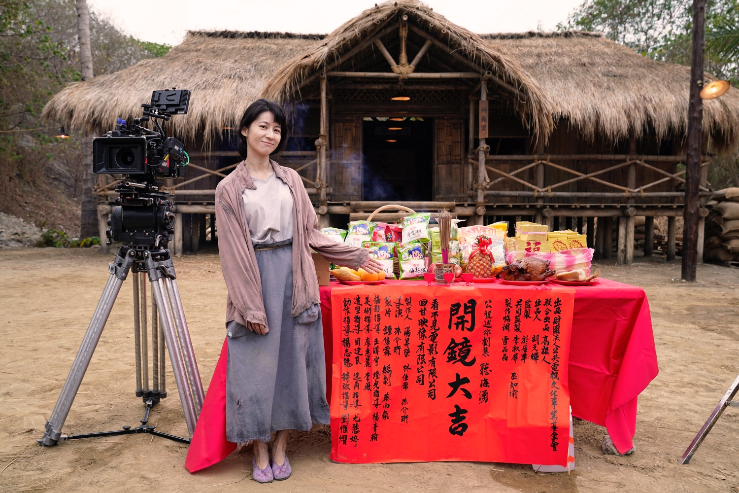 連俞涵這次演戰俘外型和過去的小家碧玉落差很大。（公視提供）