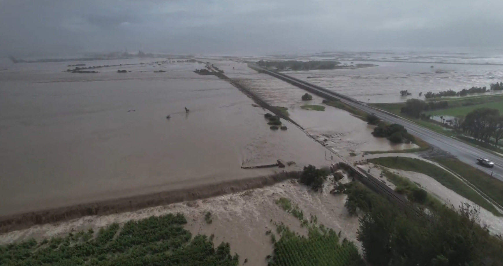 紐西蘭重災區豪克斯灣地區（Hawke's Bay）遭洪水淹沒。（翻攝Steve Hanke推特）