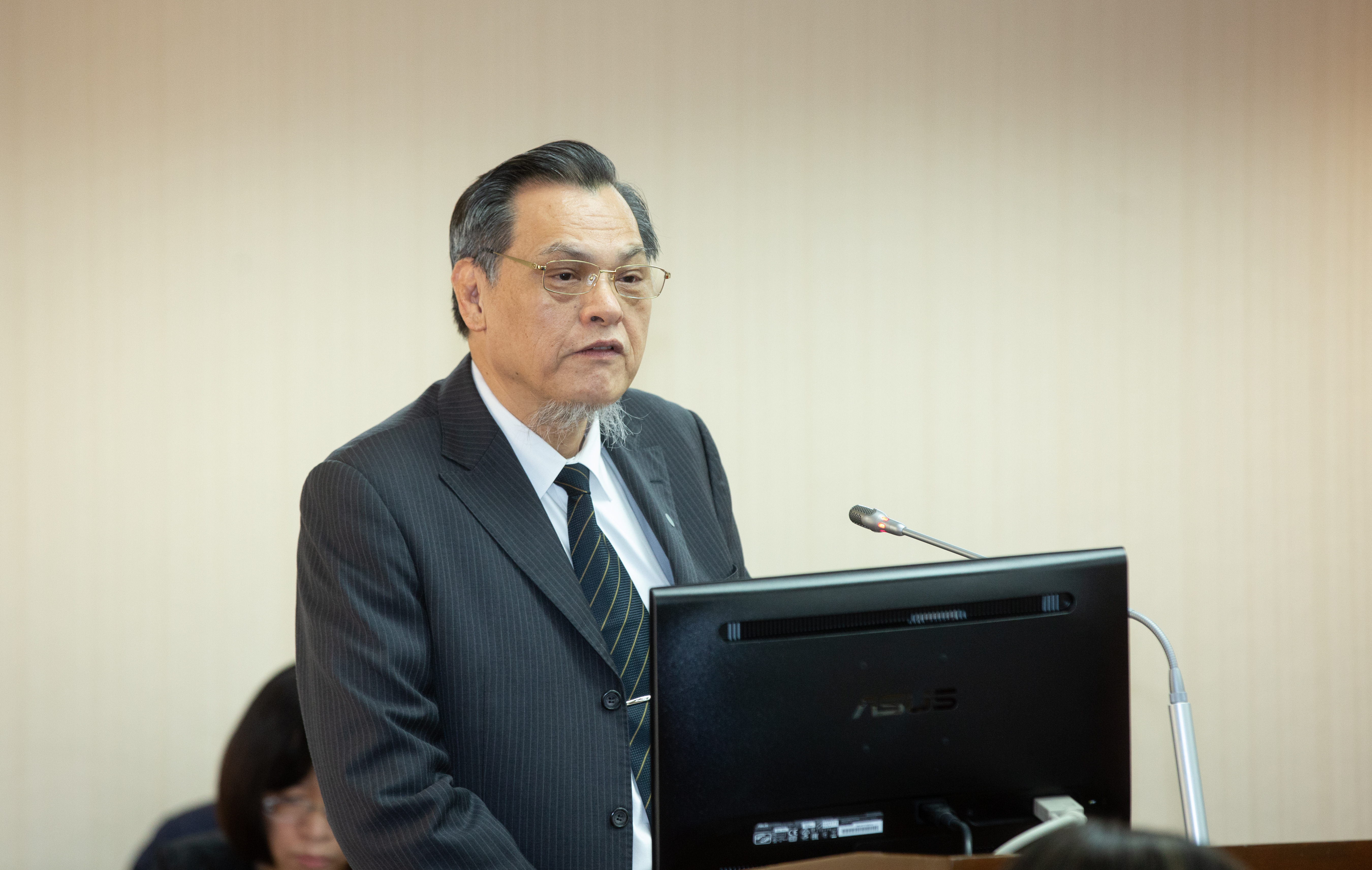 對於陳明通的聲明內容，余正煌與其律師團不排除提告。