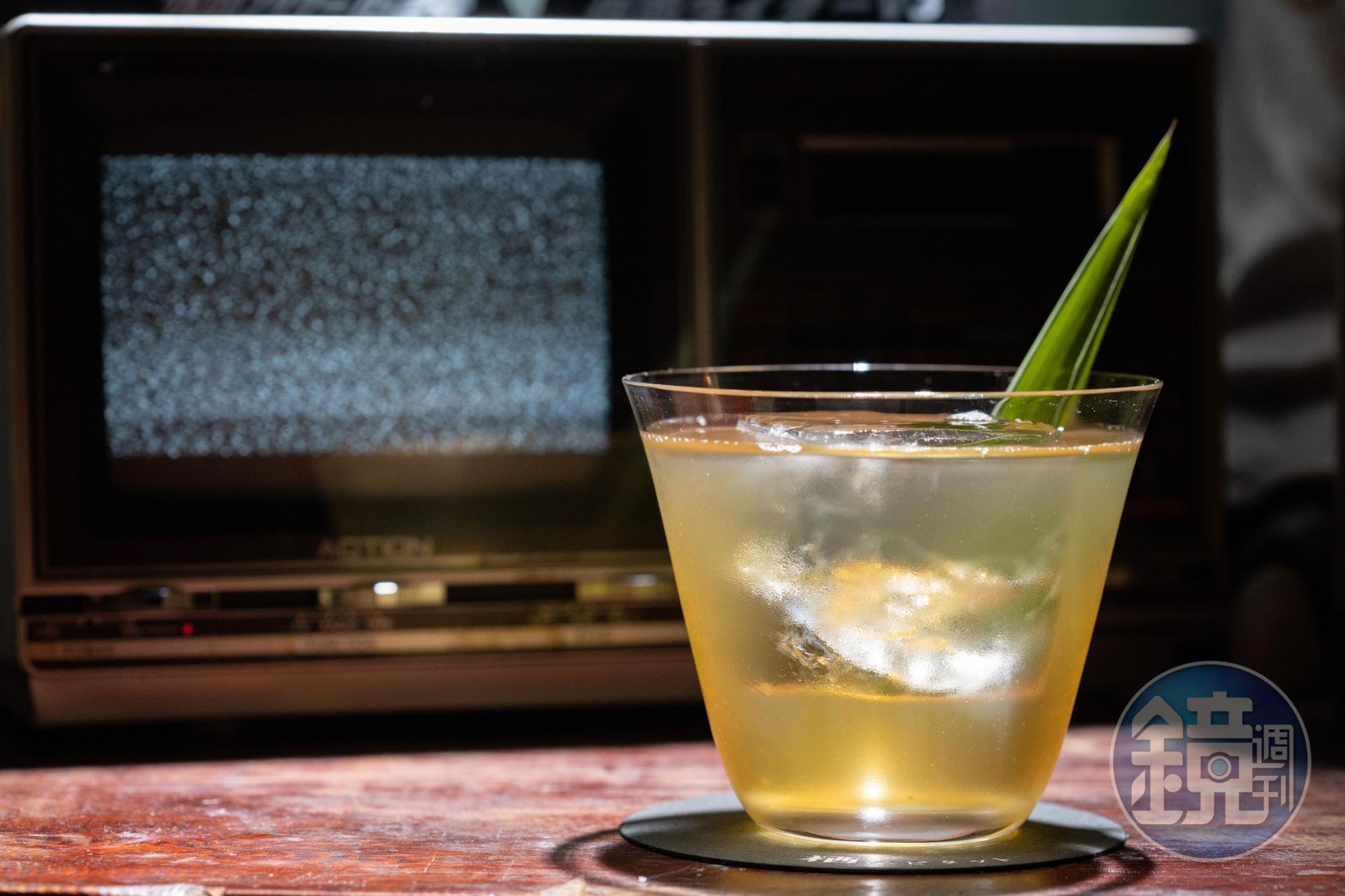 「大禹嶺高冷茶」用琴酒為基酒，洋溢茉莉清香，高山茶氣會停留在嘴裡久久不散。（400元／杯）
