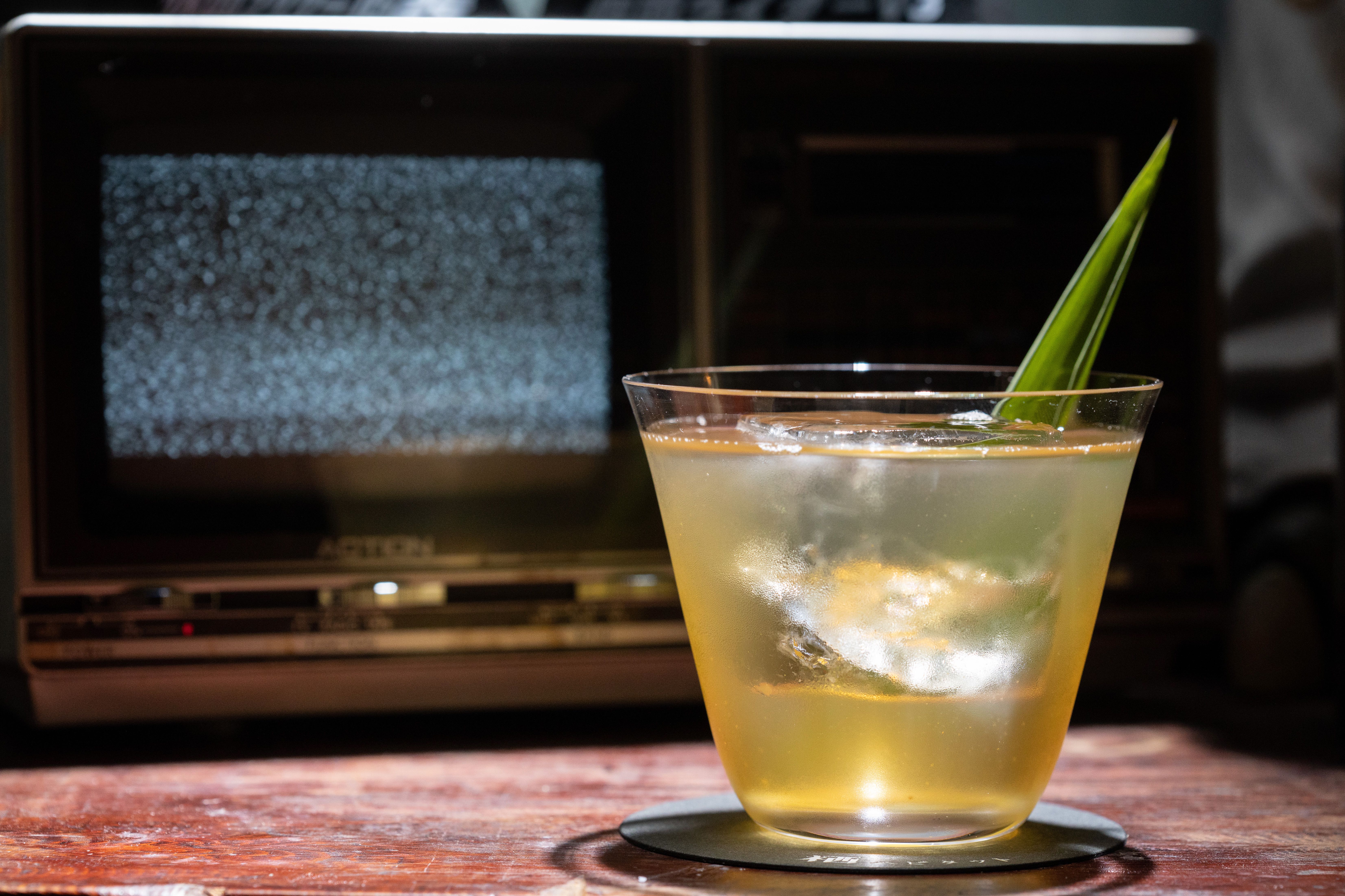 「大禹嶺高冷茶」用琴酒為基酒,洋溢茉莉清香,高山茶氣會停留在嘴裡久久不散。(400元/杯)