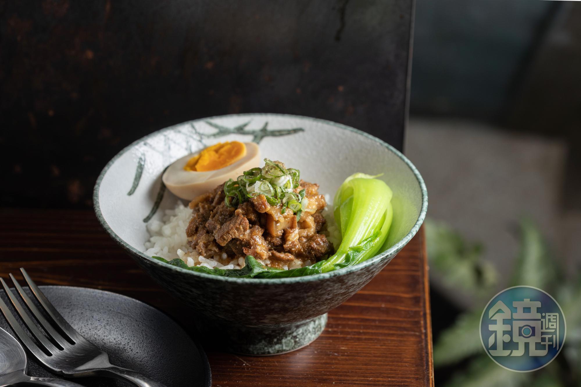 主廚的「家傳秘方滷肉飯」，秘密配方連老闆Zanter也不知道，最好的方法是親自來品嘗。（180元／份）