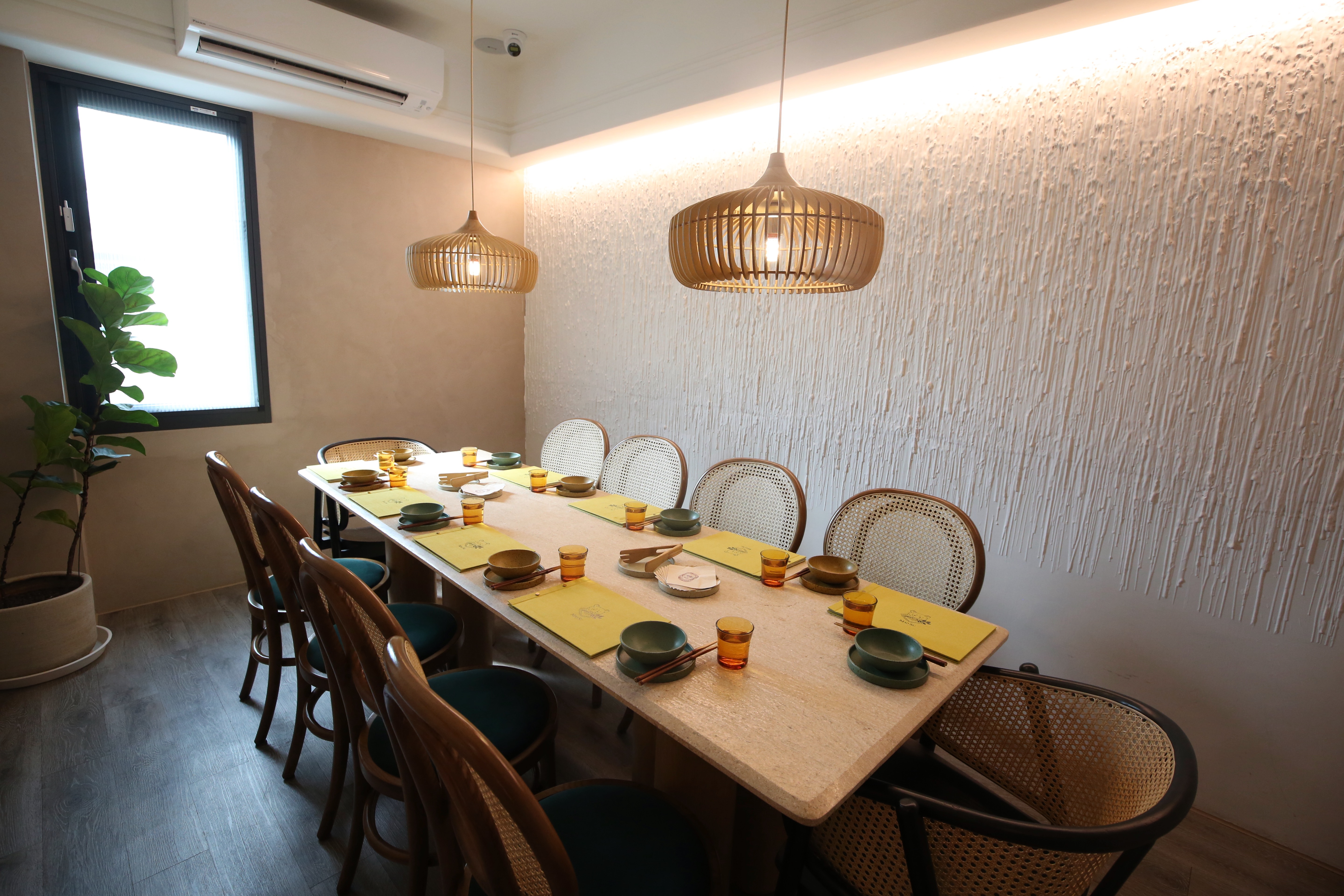 餐廳配置8~10人的獨立包廂。
