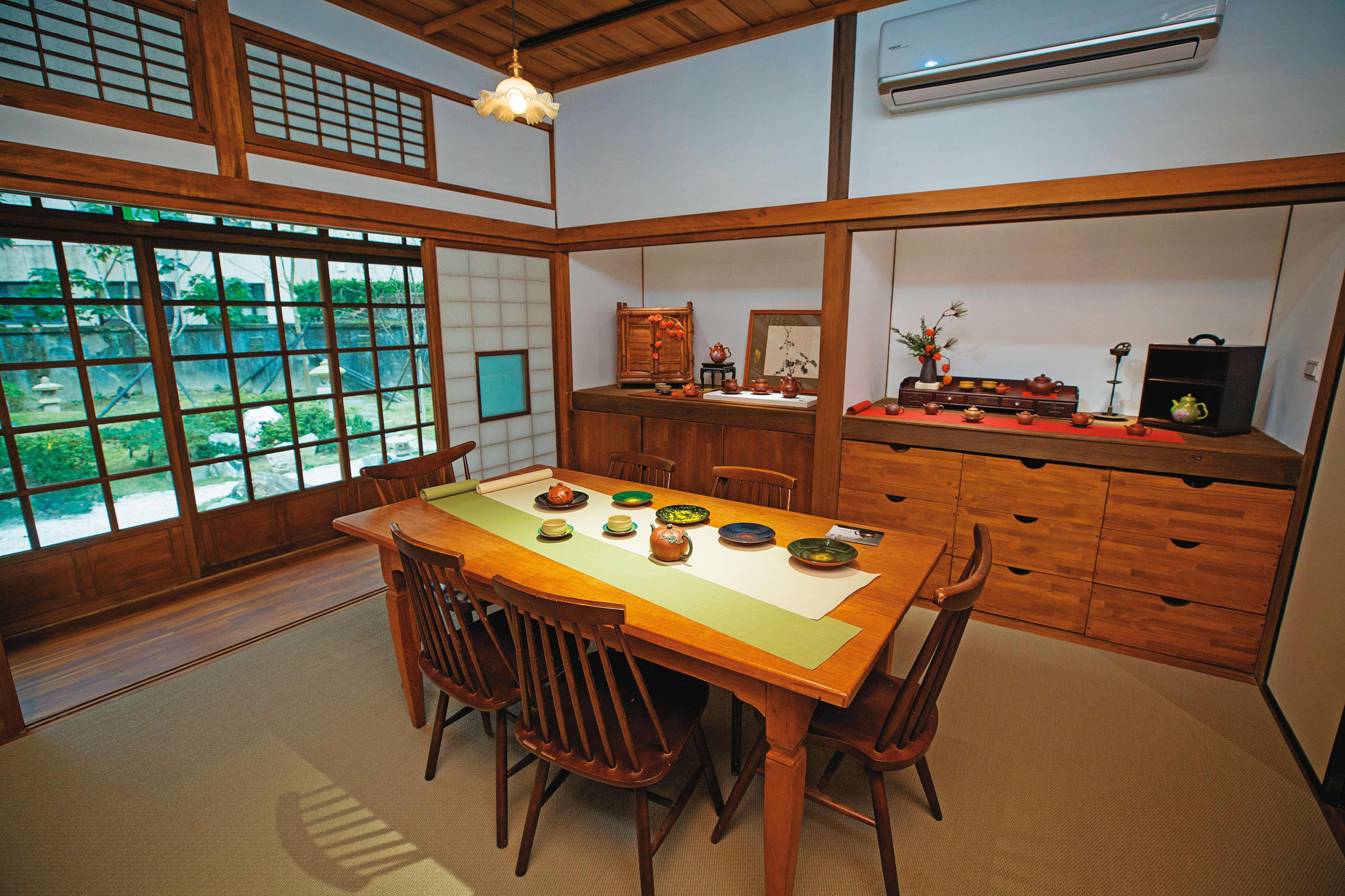 為提供舞台給藝術家,東美院固定展出不同工藝類主題藝術品。