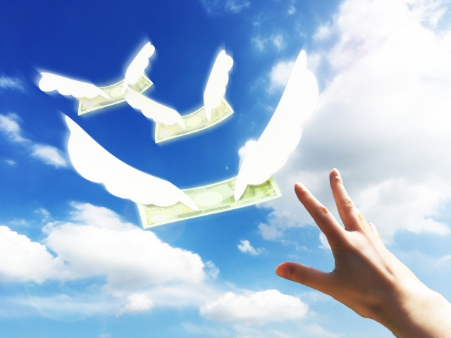 一名印尼男子急需用錢，將10年前的積蓄挖出，卻發現全部化為廢紙。（示意圖，photoAC）