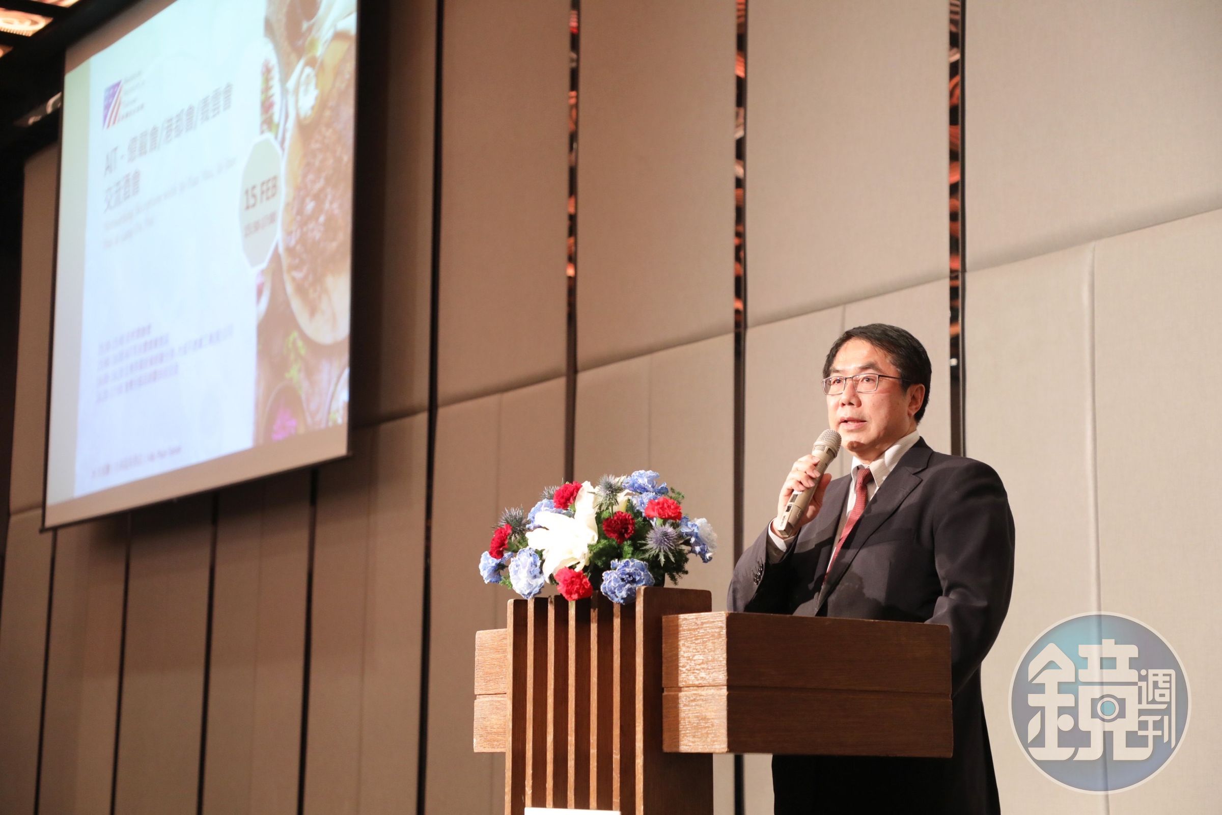 黃偉哲會中感謝台南在地「億載會」長期於南台灣產業發展挹注關鍵力量。(台南市政府提供)