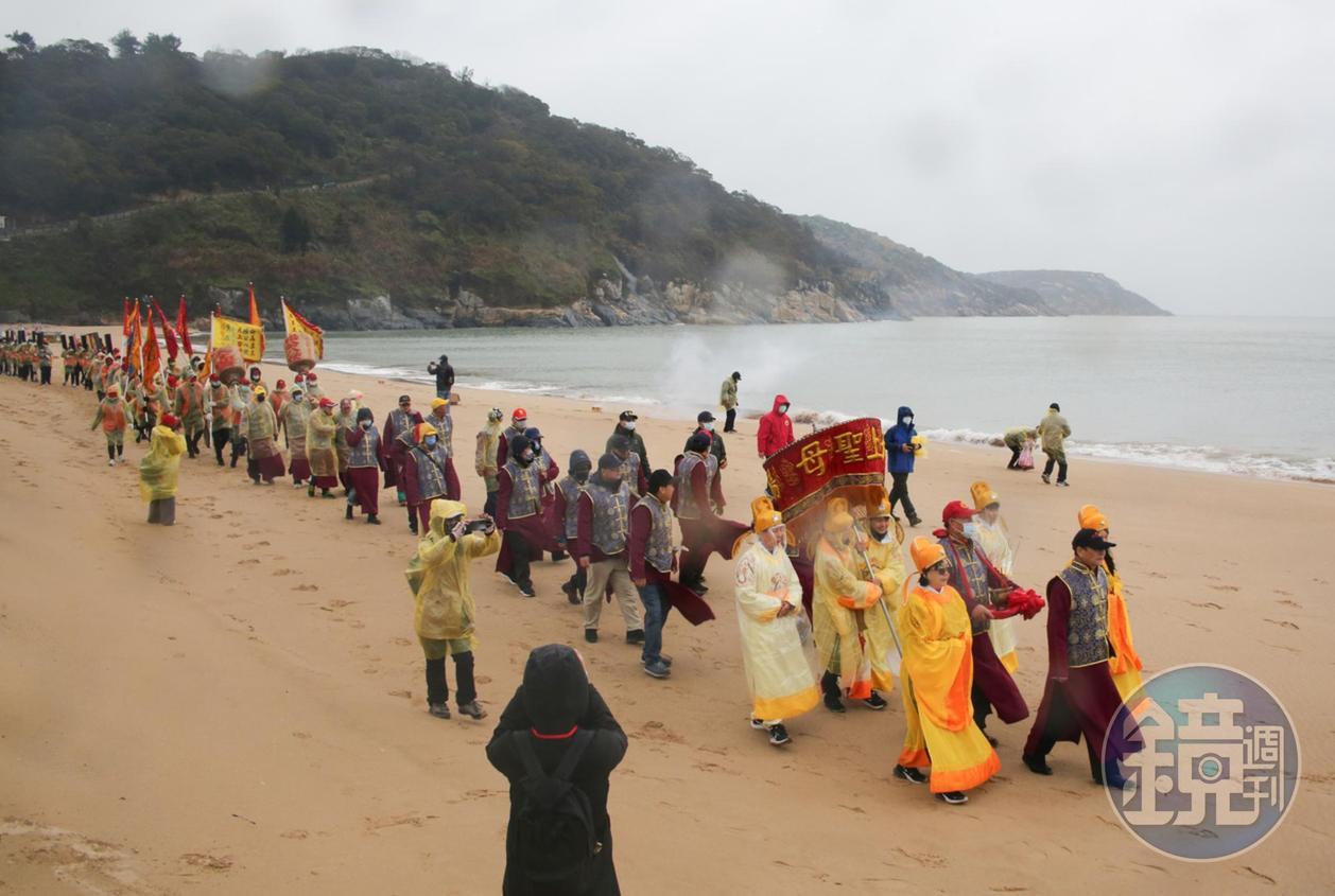 參與馬祖「擺暝」能感受「與神同樂」的感動。