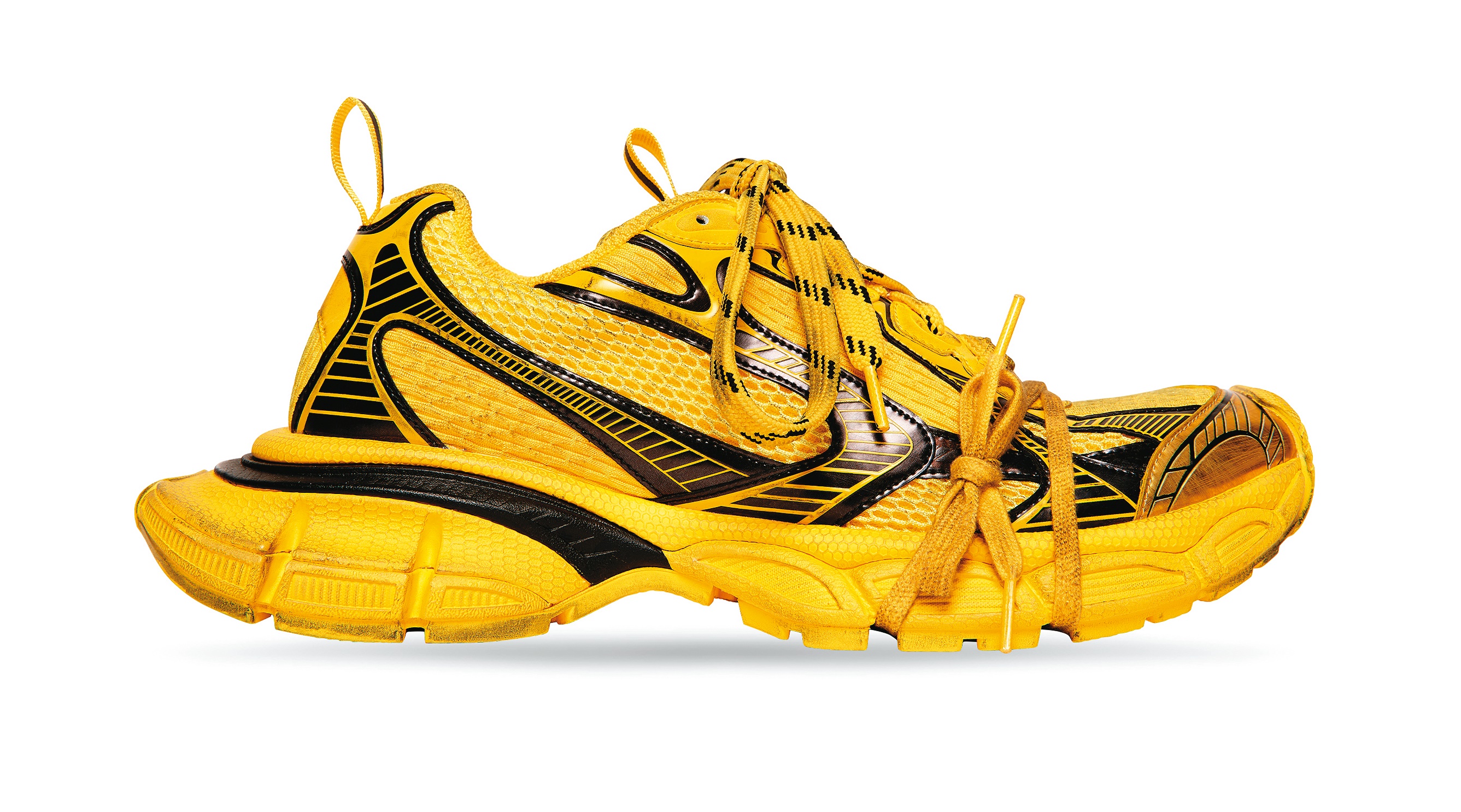 黃色3XL運動鞋。NT$34,650（BALENCIAGA提供）