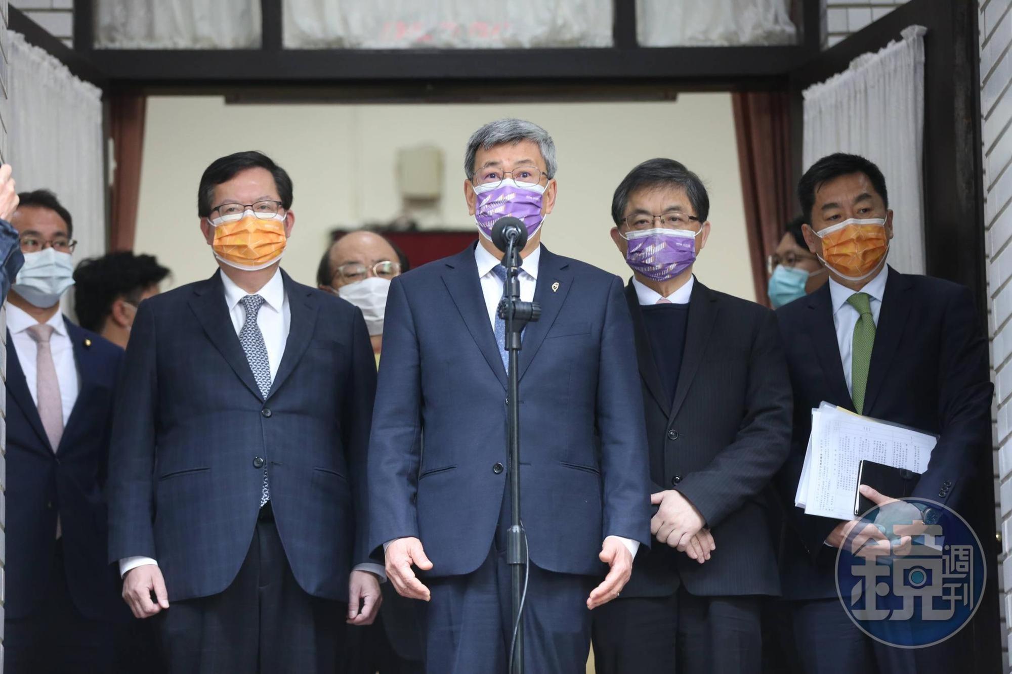 陳建仁(中)上任後首度赴立法院進行施政報告、質詢。