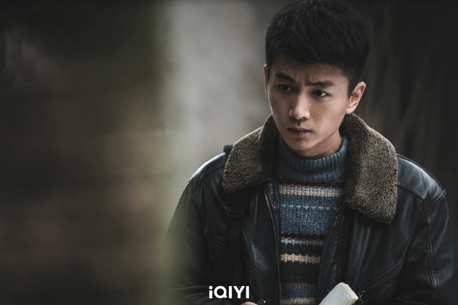 陳曉繼《冰雨火》後，於新作《塵封十三載》再次飾演警察。（愛奇藝國際站提供）