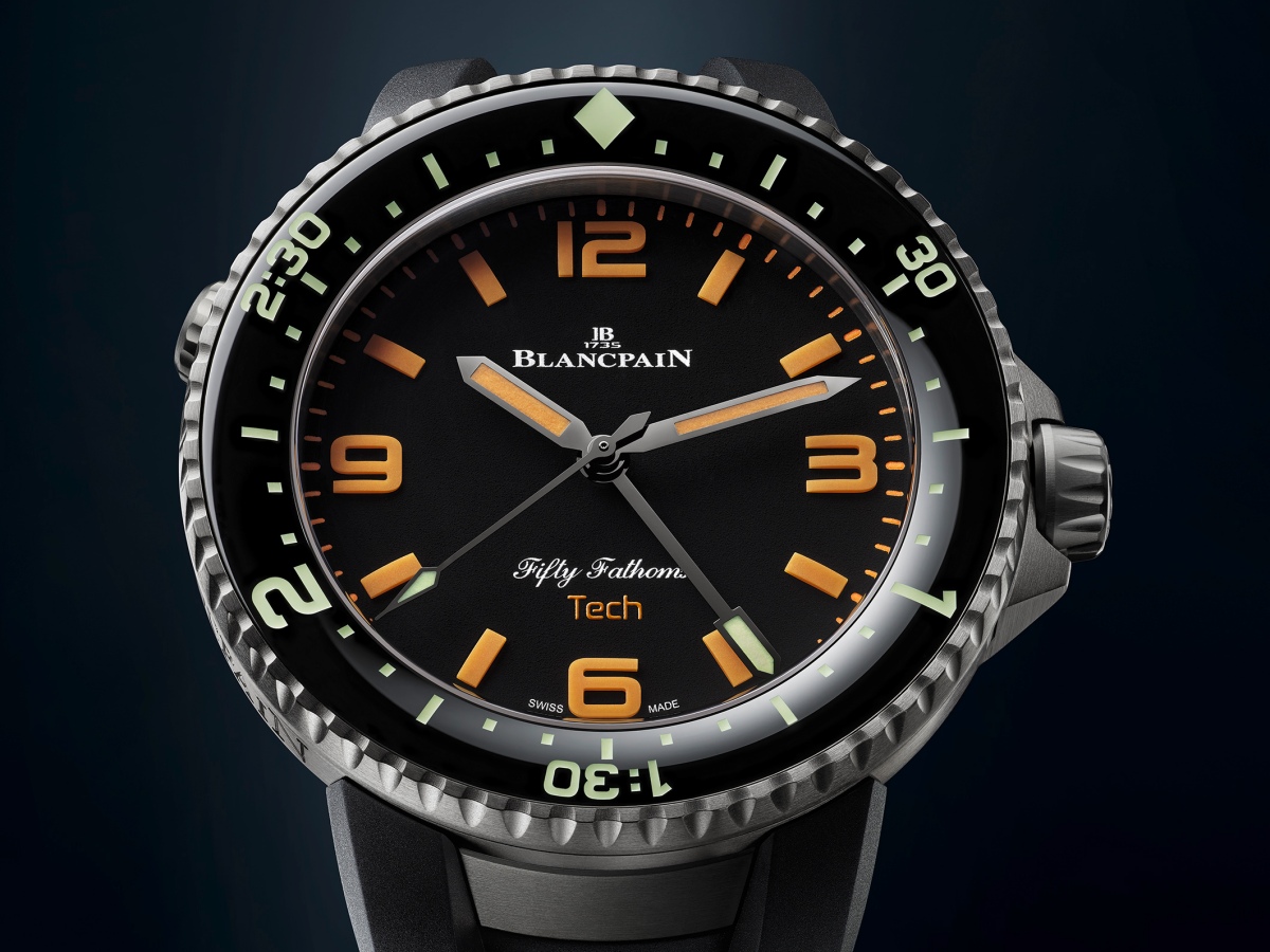 寶珀BLANCPAIN公開「五十噚」70週年限量錶第二幕計畫，與專精於水底生態研究的專業潛水組織Gombessa Expeditions合作，發表錶圈計時達3小時的Tech Gombessa錶款。定價約NT$896,000。