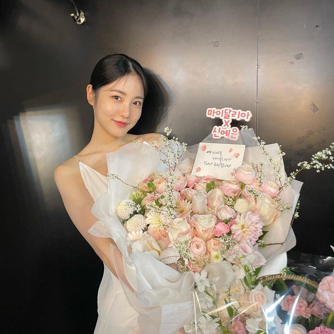 辛叡恩平時給人形象甜美清新,因《黑暗榮耀》證實演出反派的實力。(翻攝自辛叡恩Instagram)