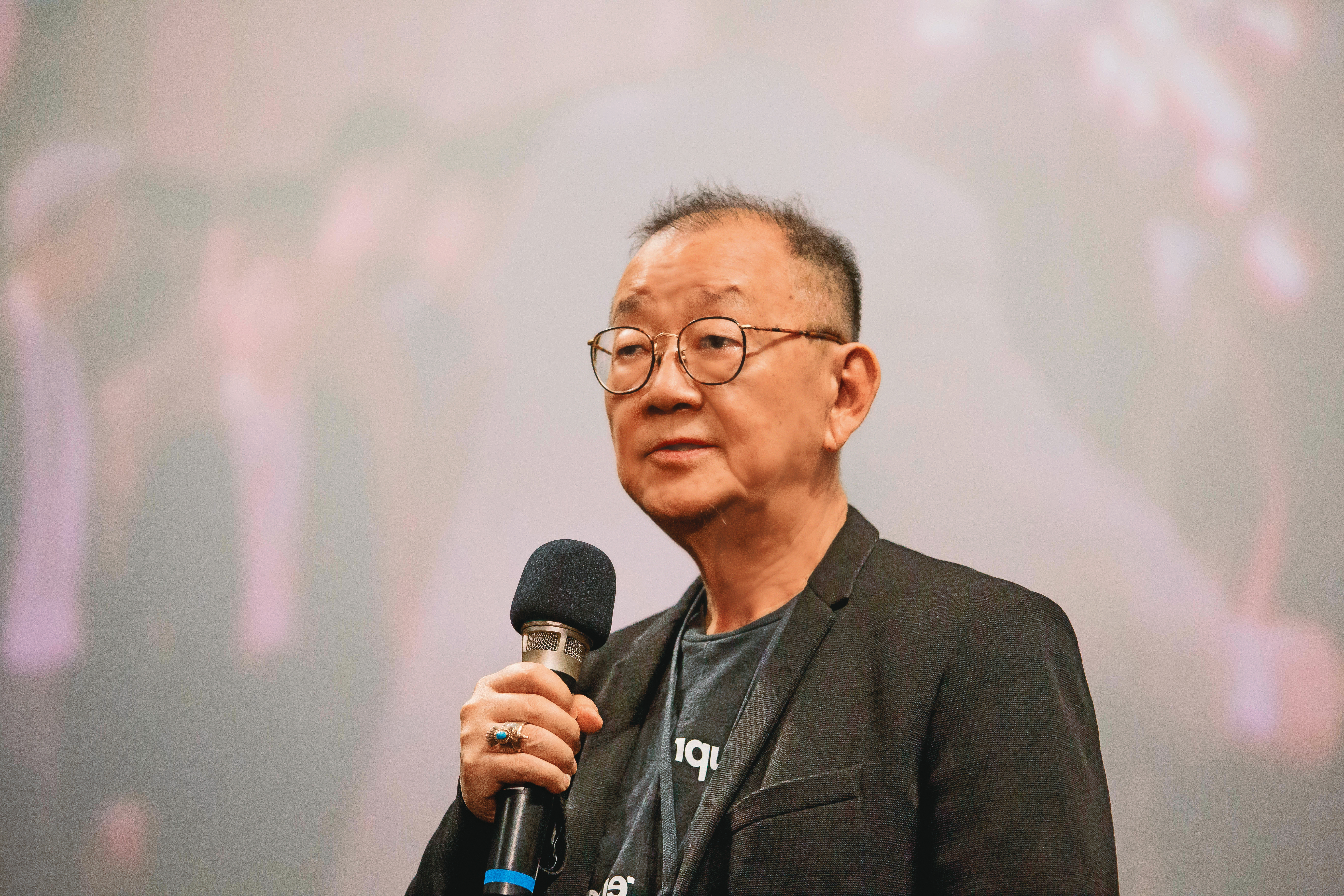 出品人邱復生出席33週年數位版首映會,與主創團隊共同觀賞後決定重映。(國家影視聽中心臉書社群提供)