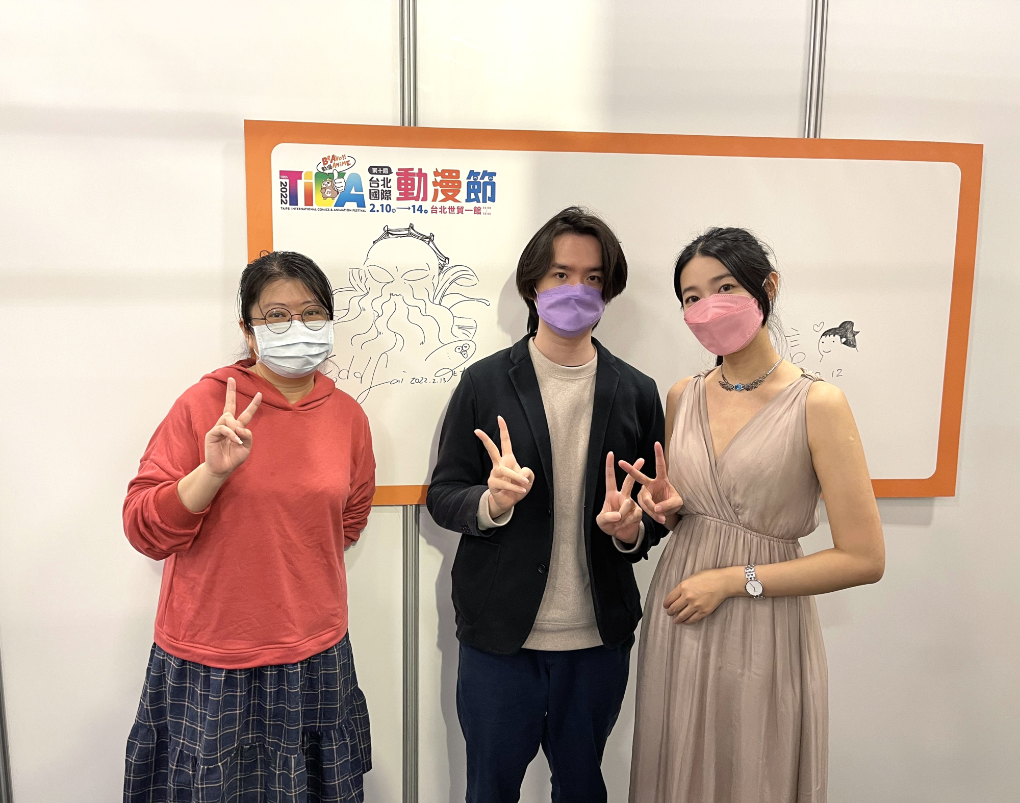 尼太（左起）、賴惟智與妻子彭莉婷2022年出席台北國際動漫節簽名會。（艾德萊娛樂提供）