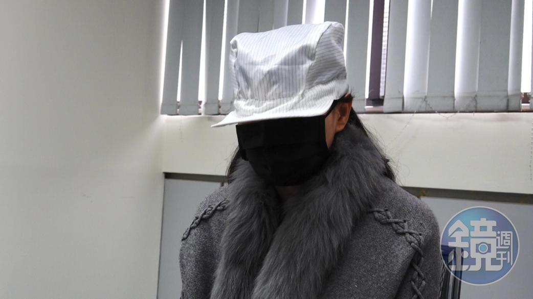 T小姐透過大陸「啟信寶」工商聯徵登記,發現台灣新光相關公司 董監事、法人代表,都能找到邱氏兄弟名字。