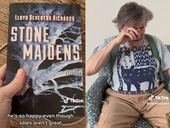 理查茲（右）花了14年創作出《石像少女》這本小說，但銷量不如預期， 如今因女兒的一則短片，讓銷量起死回生。（翻攝自TikTok＠stonemaidens）