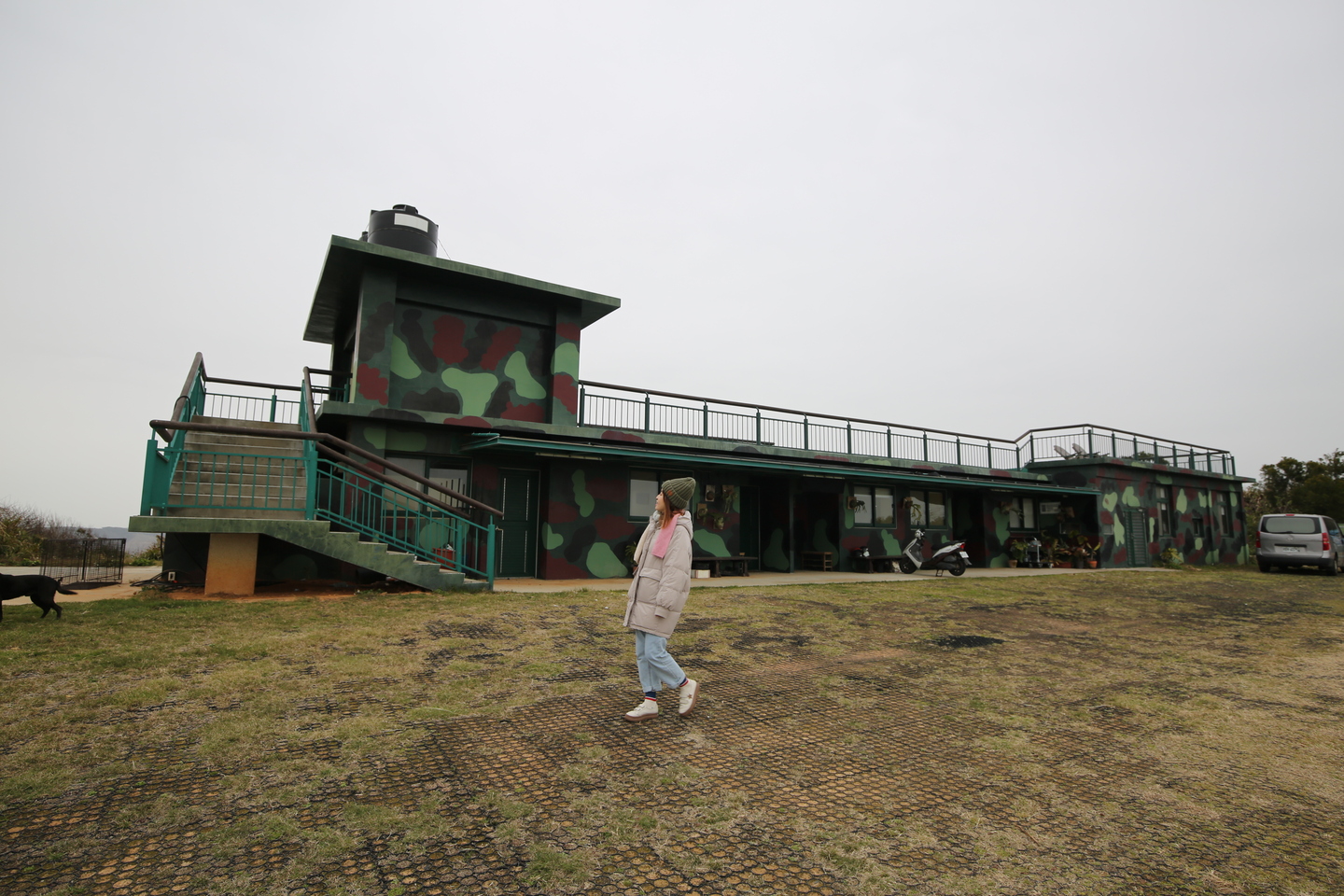 極具有軍事色彩的「06聚點」是由據點修復改造的民宿。