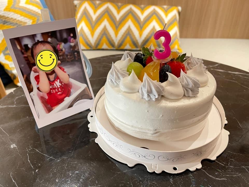 18日是恩恩的3歲生日,儘管恩恩已當小天使,爸仍為他準備了蛋糕,希望大家能和在天上的恩恩說聲生日快樂。(翻攝自恩恩爸臉書)